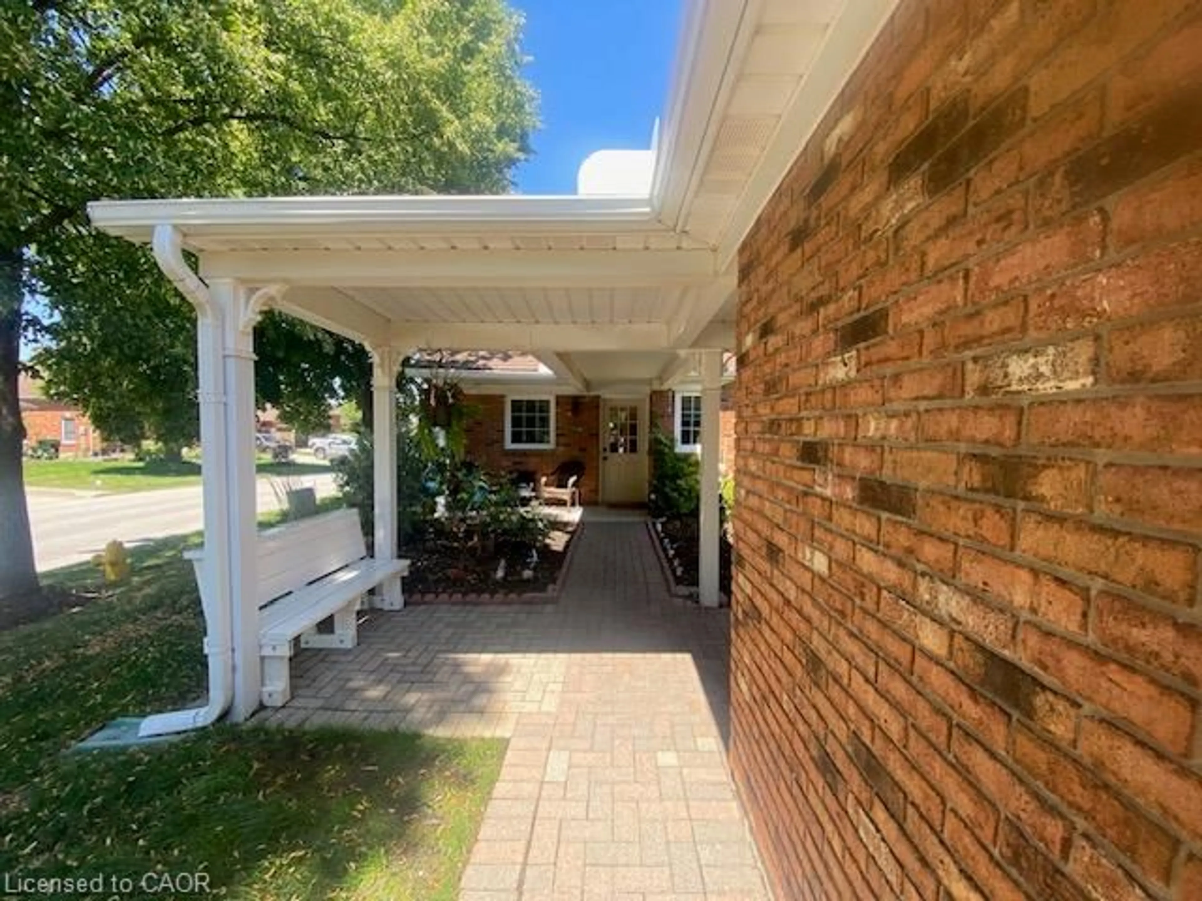 A pic from outside/outdoor area/front of a property/back of a property/a pic from drone, street for 4101 Diana Pk, Vineland Ontario L0R 2C0