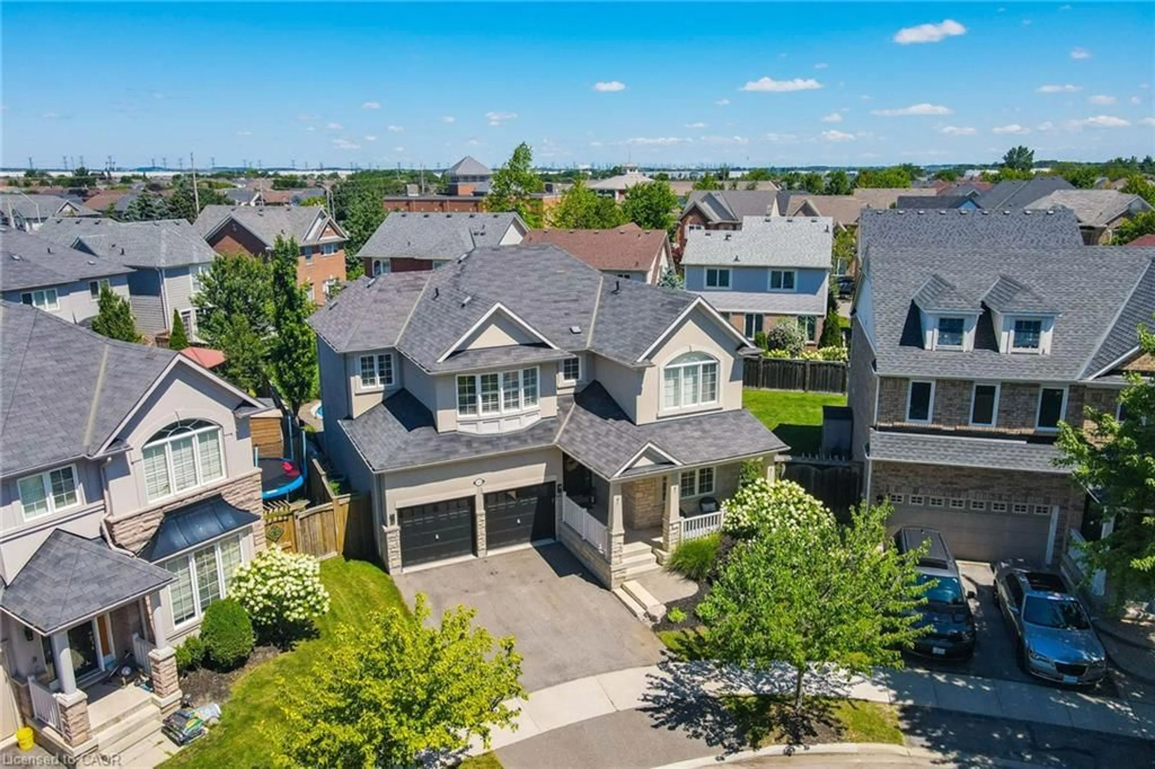 A pic from outside/outdoor area/front of a property/back of a property/a pic from drone, street for 1533 Morse Pl, Milton Ontario L9T 5V5