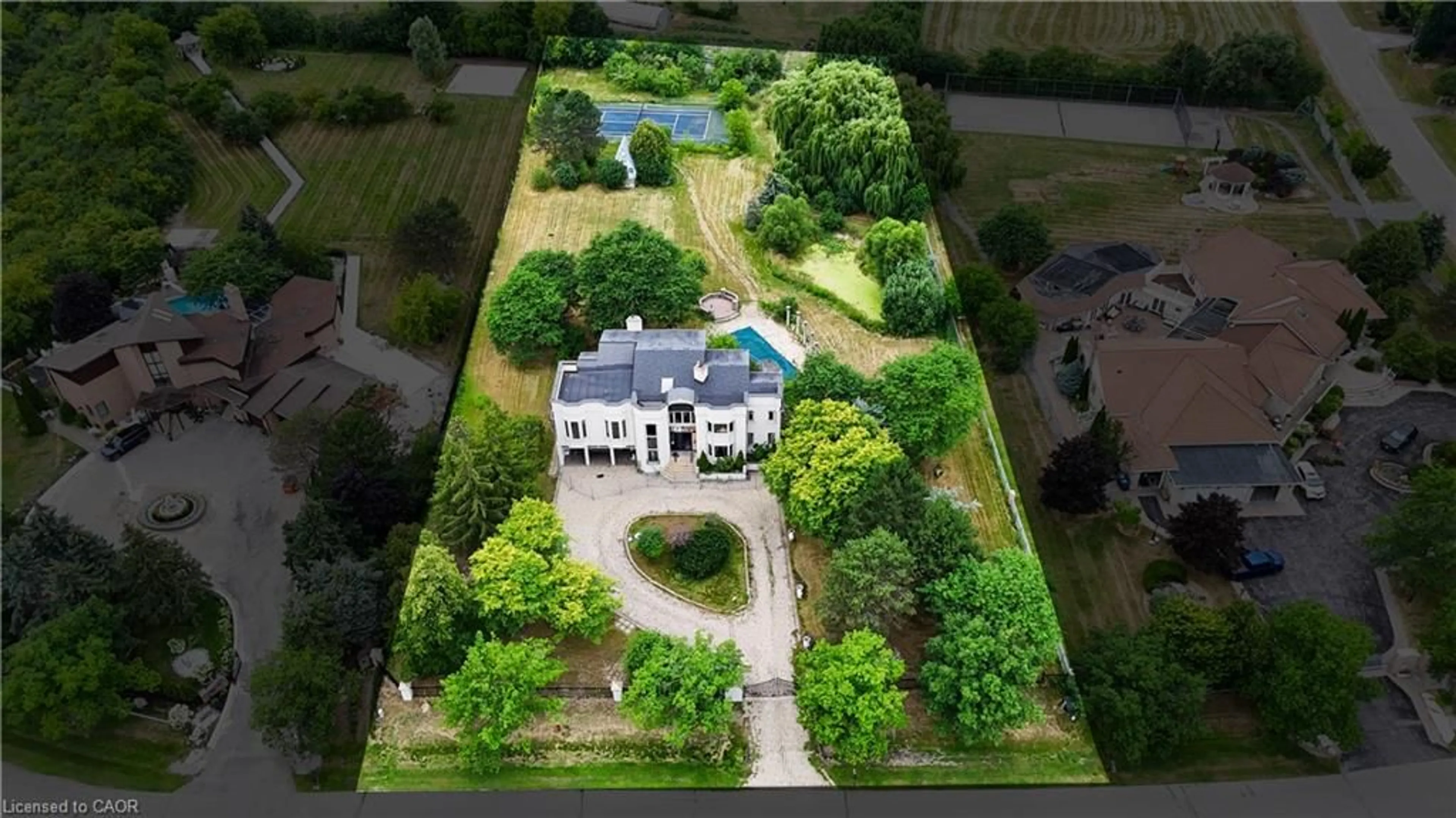 A pic from outside/outdoor area/front of a property/back of a property/a pic from drone, building for 10 Merrydale Crt, Brampton Ontario L6P 0H4