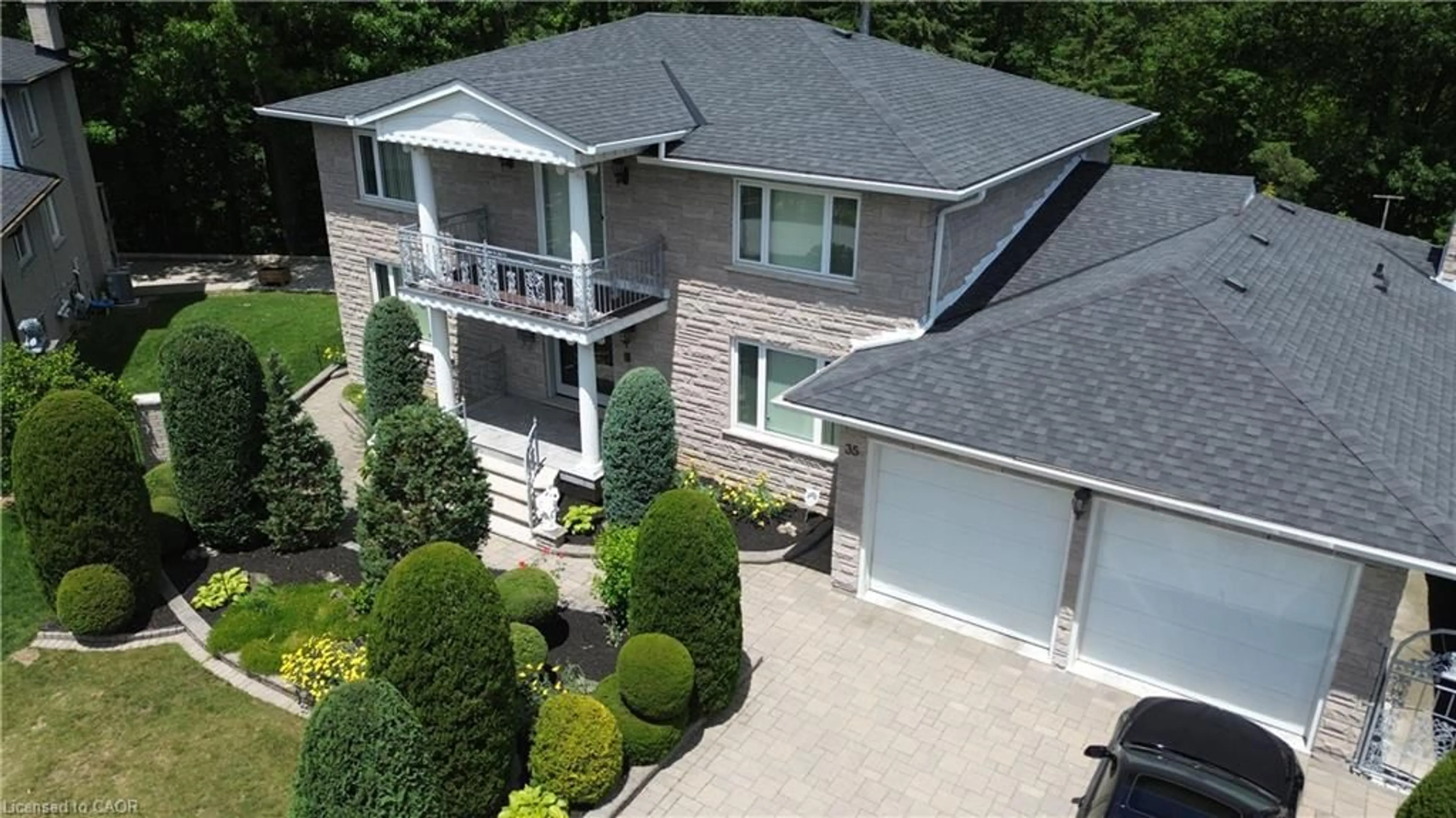 A pic from outside/outdoor area/front of a property/back of a property/a pic from drone, street for 35 Glen Park Crt, Hamilton Ontario L8K 6N6