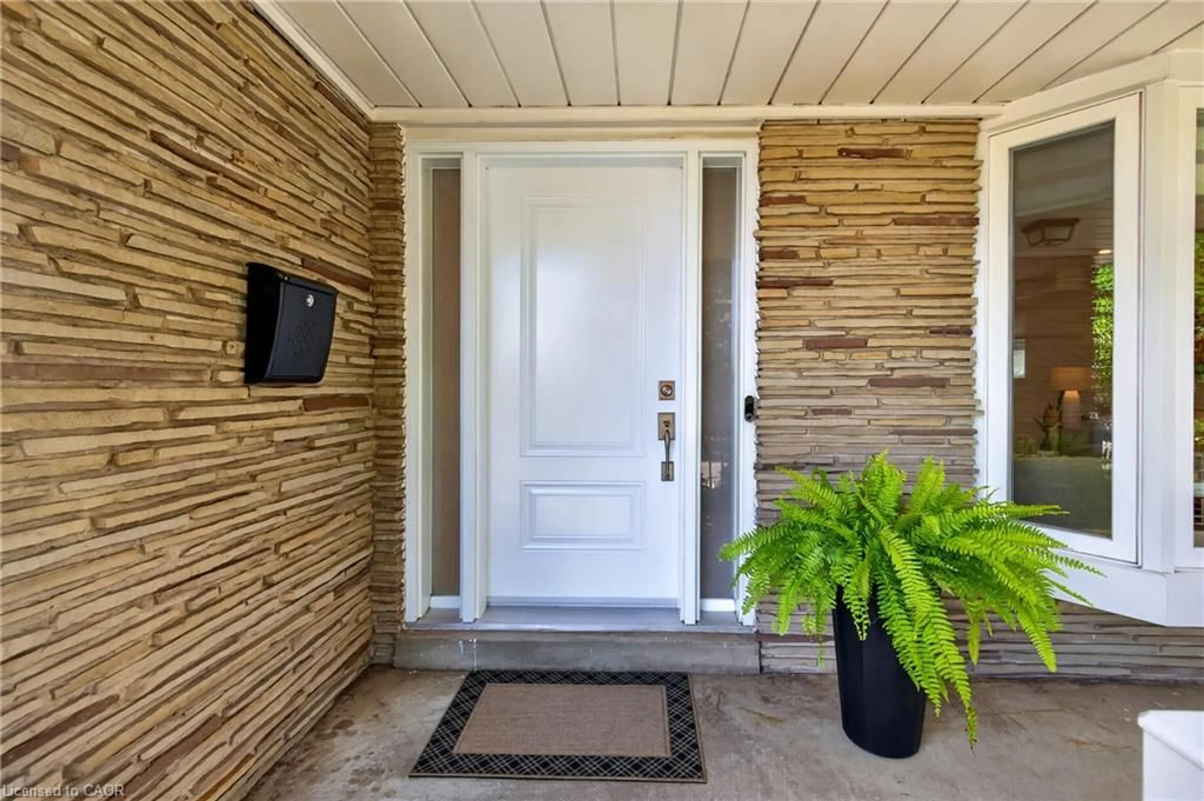 Indoor entryway for 603 Cummer Ave, North York Ontario M2K 2M5