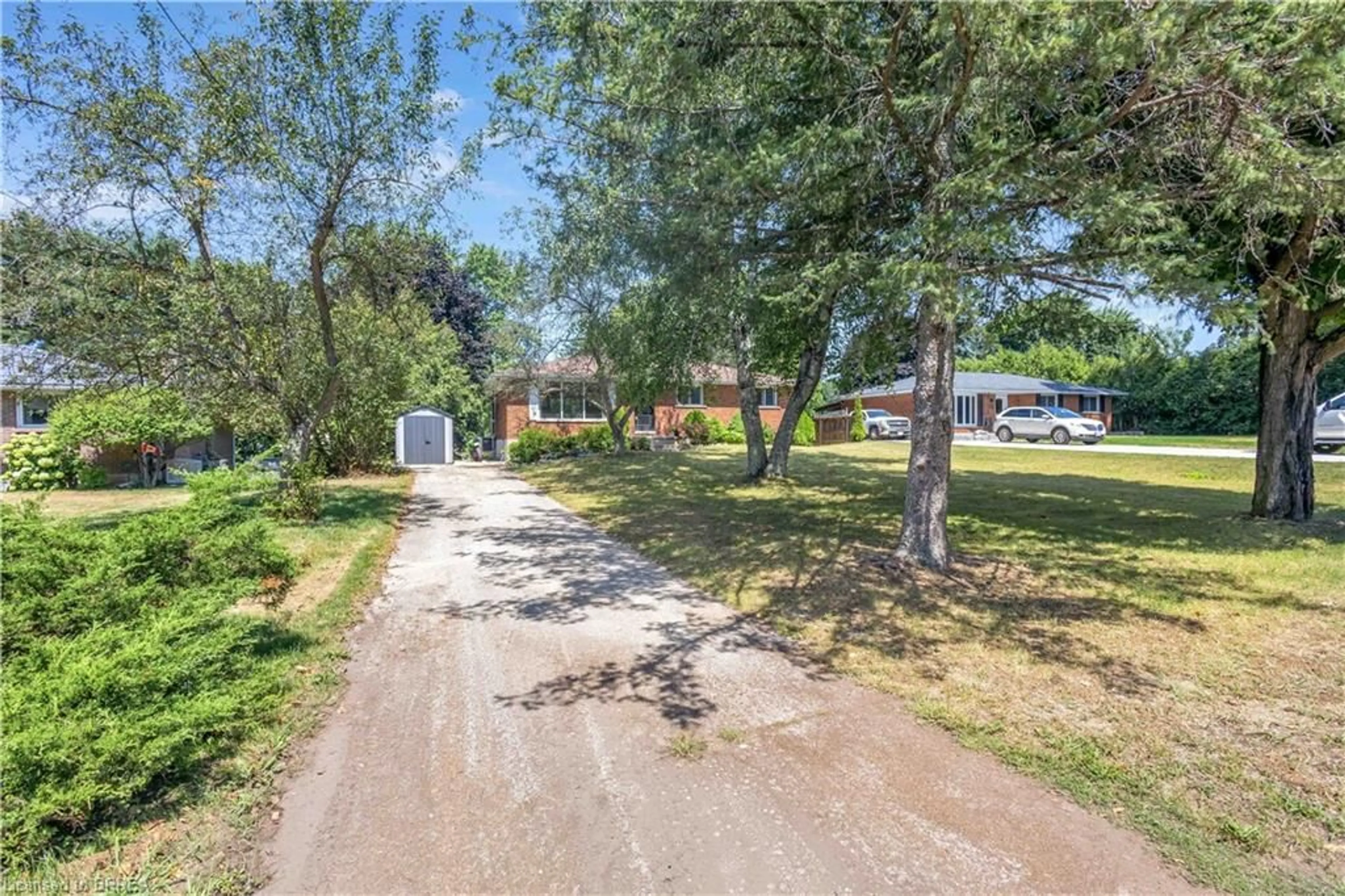 A pic from outside/outdoor area/front of a property/back of a property/a pic from drone, street for 30 Ridgeway Ave, Simcoe Ontario N3Y 4J9