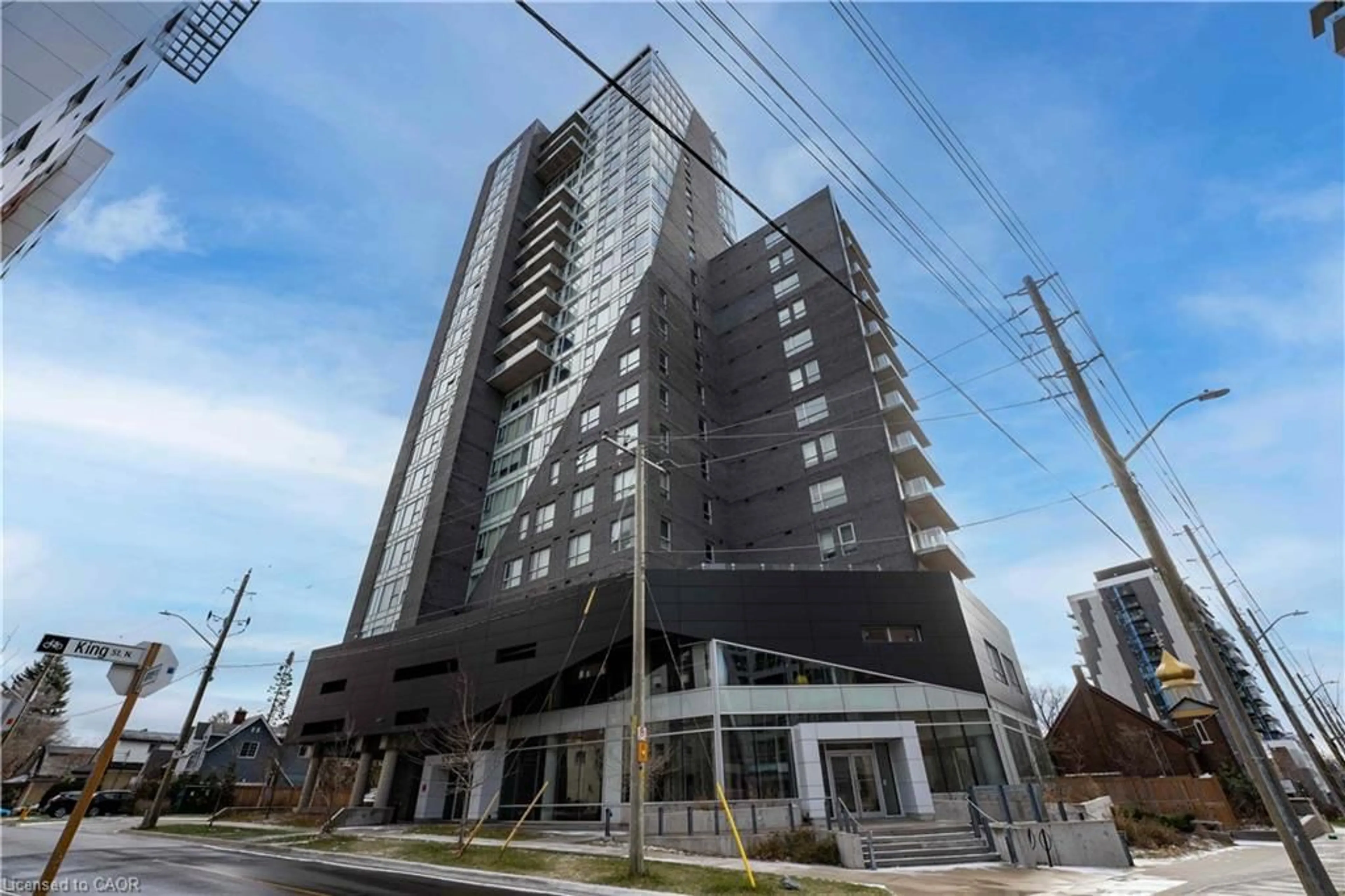 Indoor foyer for 158 King St #81201, Waterloo Ontario N2J 0E5