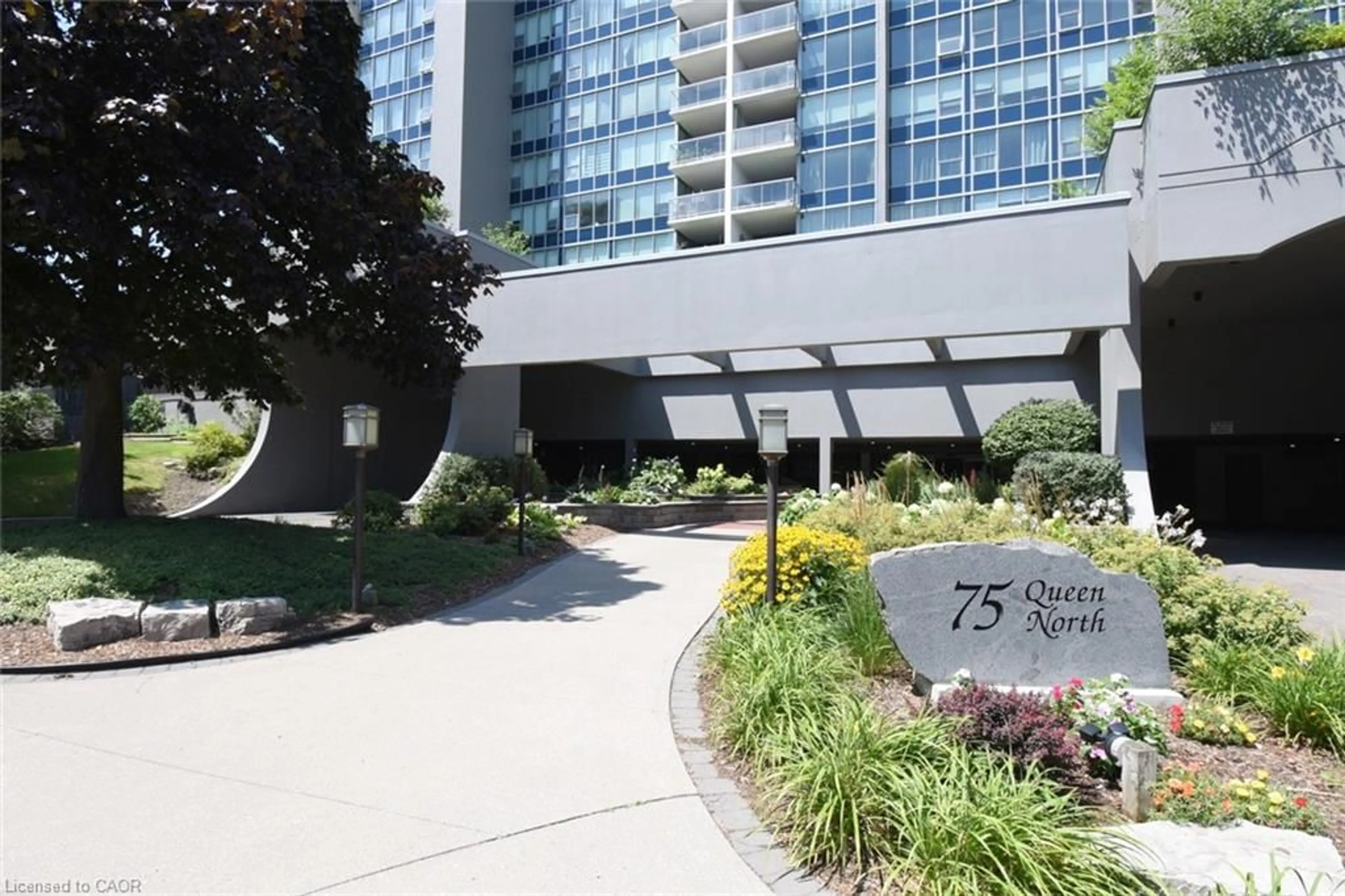 Indoor foyer for 75 Queen St #1204, Hamilton Ontario L8R 3J3