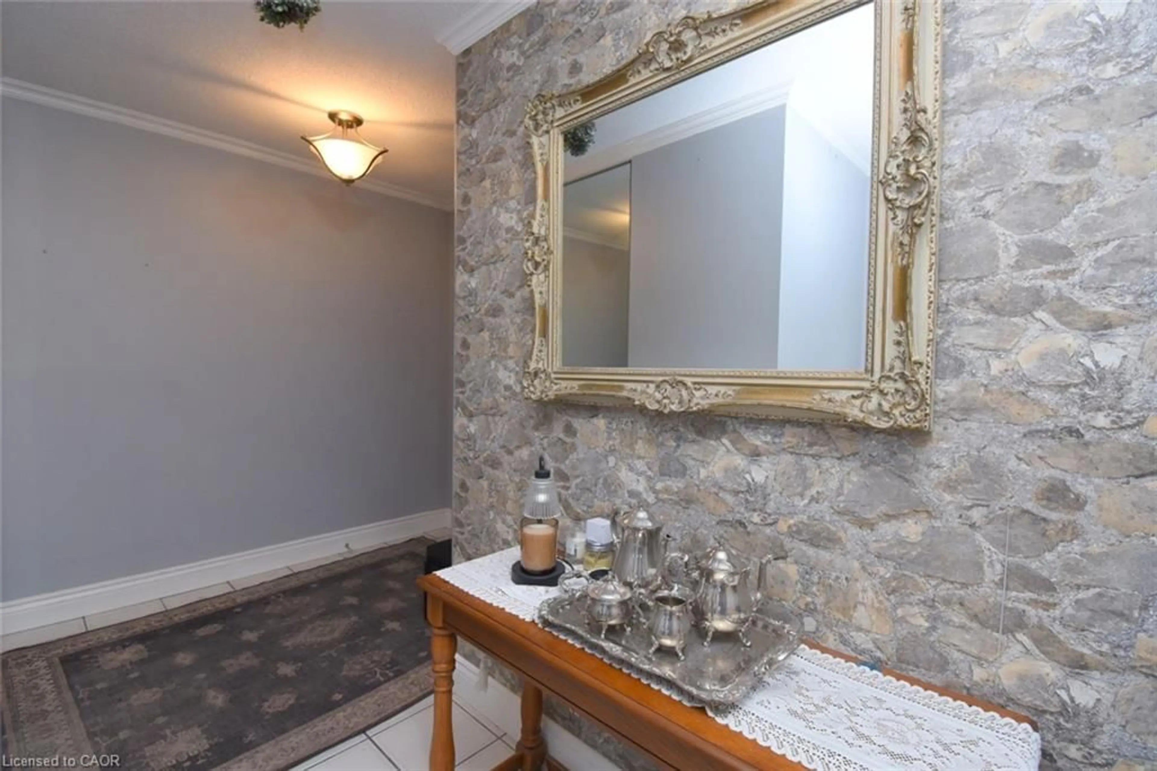 Standard bathroom, ceramic/tile floor for 75 Queen St #1204, Hamilton Ontario L8R 3J3