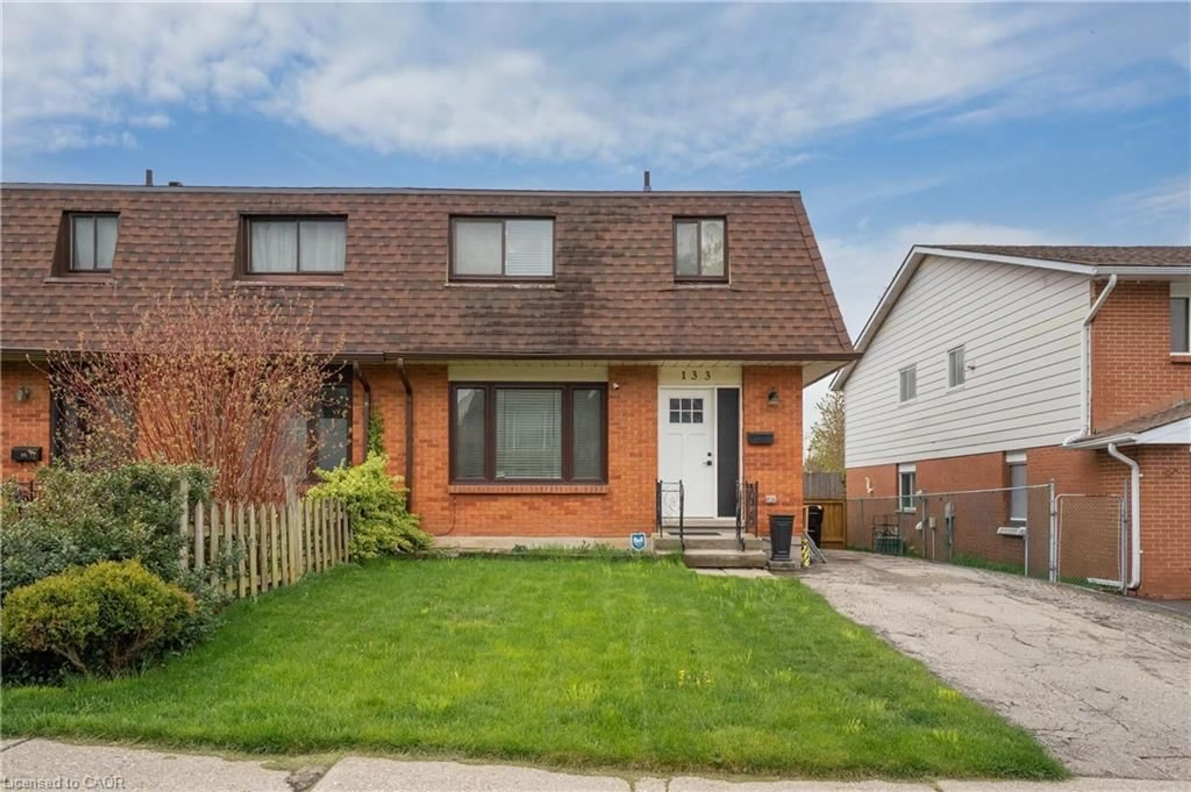 Home with brick exterior material, street for 133 Elm Ridge Ridge, Kitchener Ontario N2N 1J3