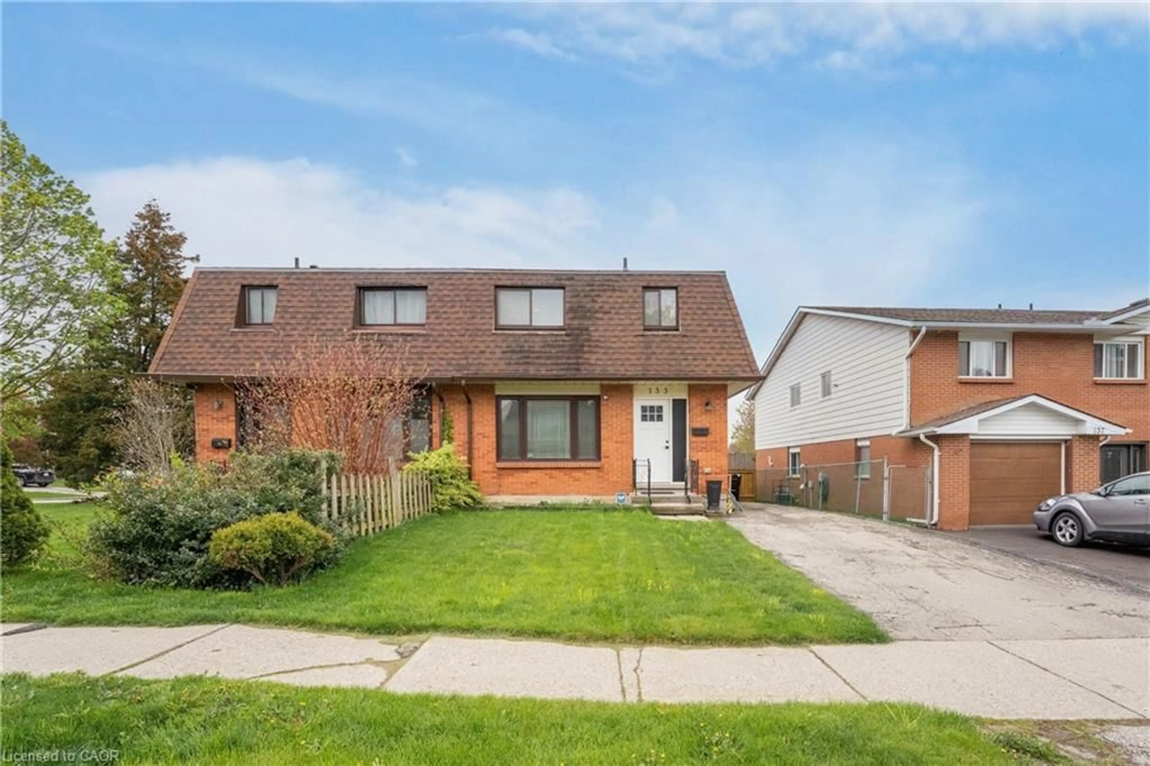 Home with brick exterior material, street for 133 Elm Ridge Ridge, Kitchener Ontario N2N 1J3