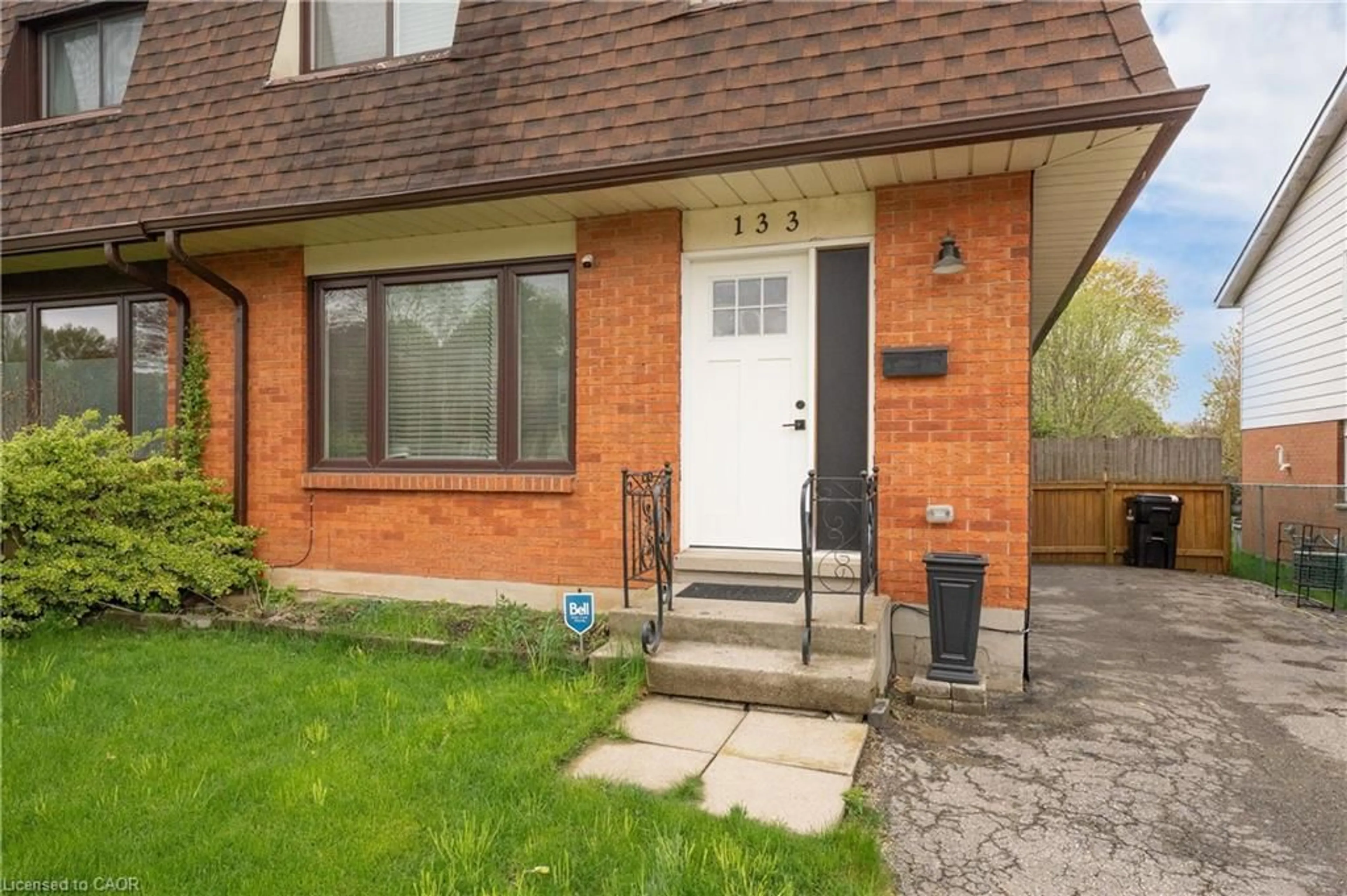 Home with brick exterior material, street for 133 Elm Ridge Ridge, Kitchener Ontario N2N 1J3