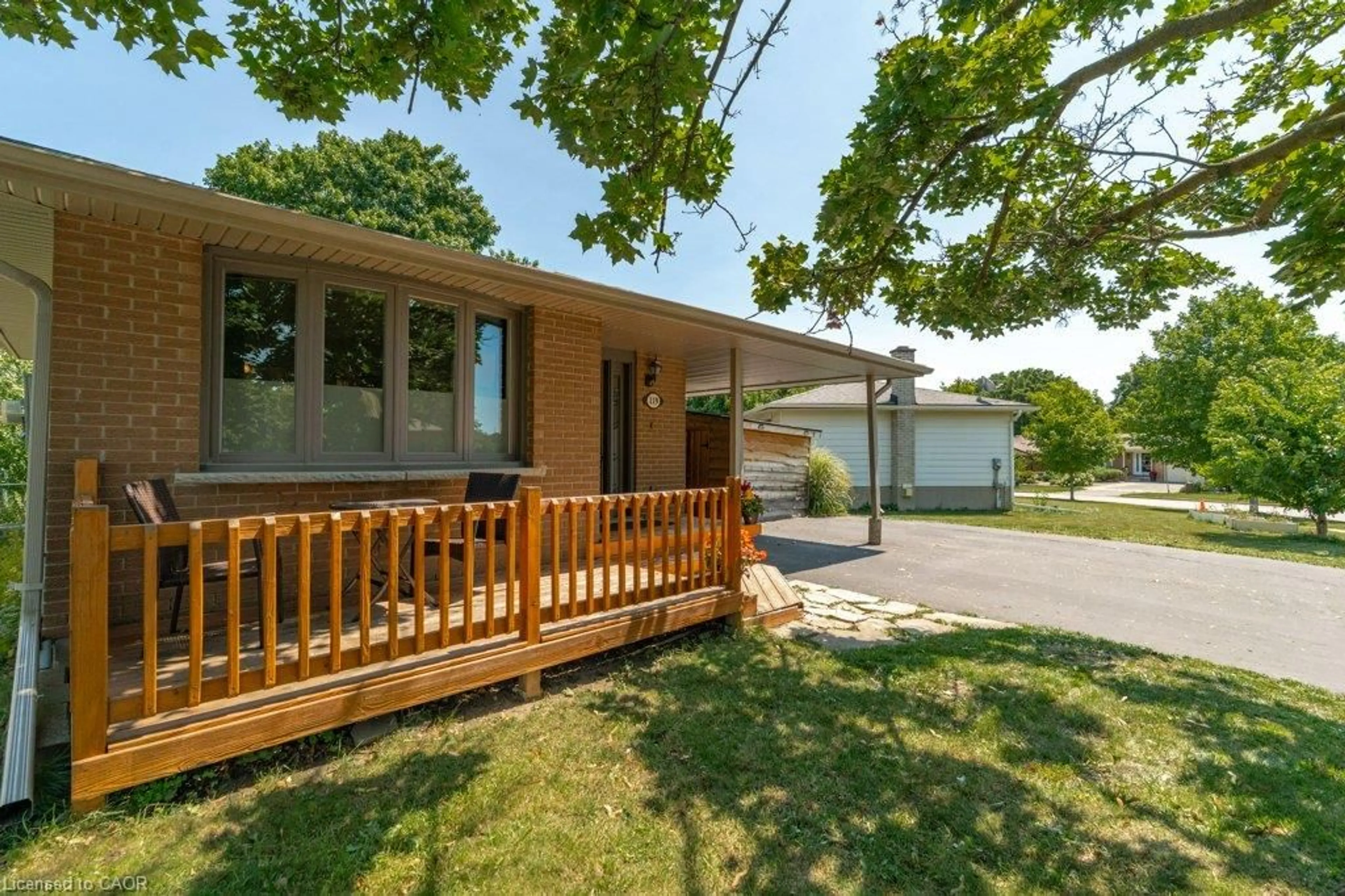 Patio, street for 119 Millwood Cres, Kitchener Ontario N2P 1R4