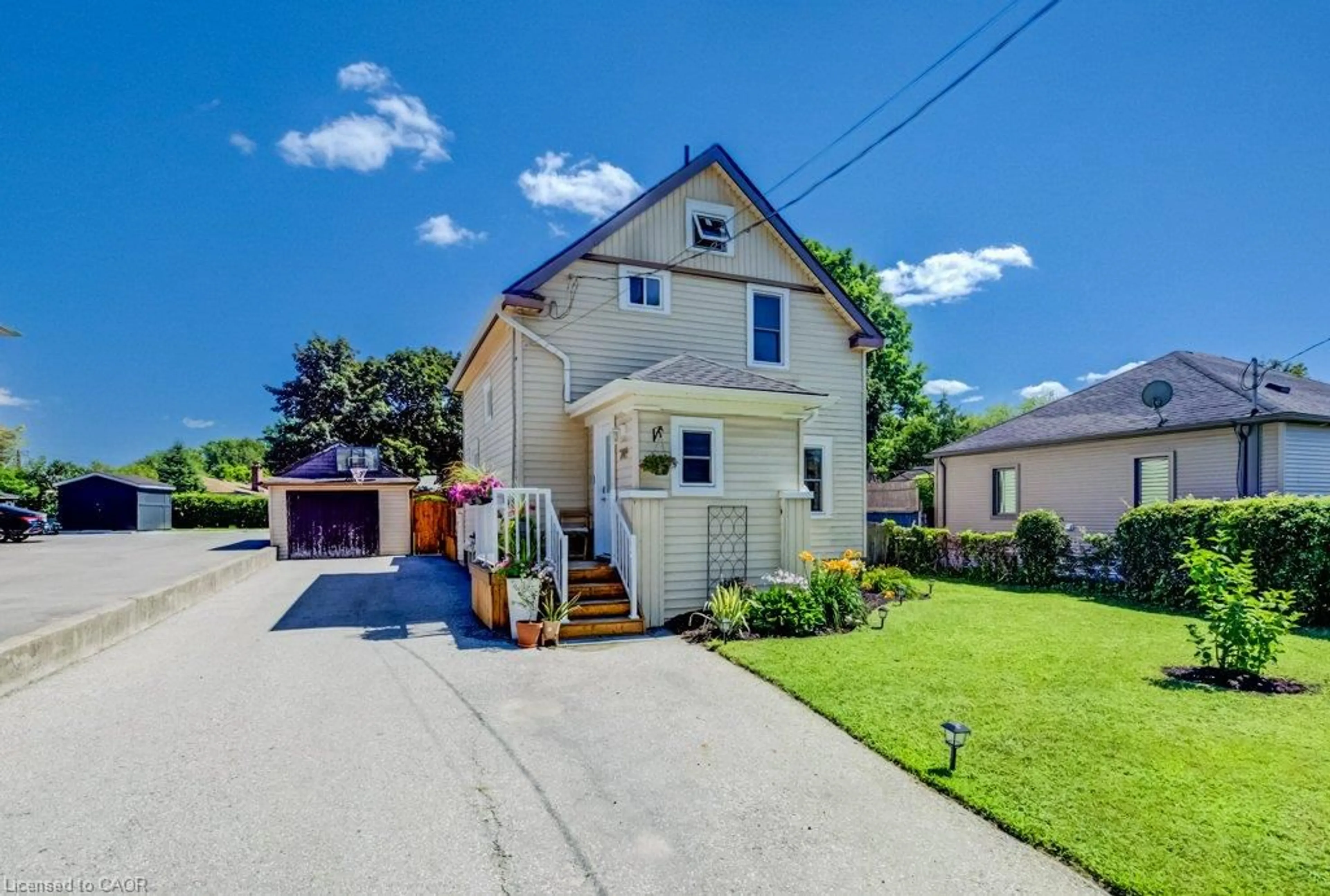 A pic from outside/outdoor area/front of a property/back of a property/a pic from drone, street for 209 Belleview Ave, Kitchener Ontario N2B 1G6
