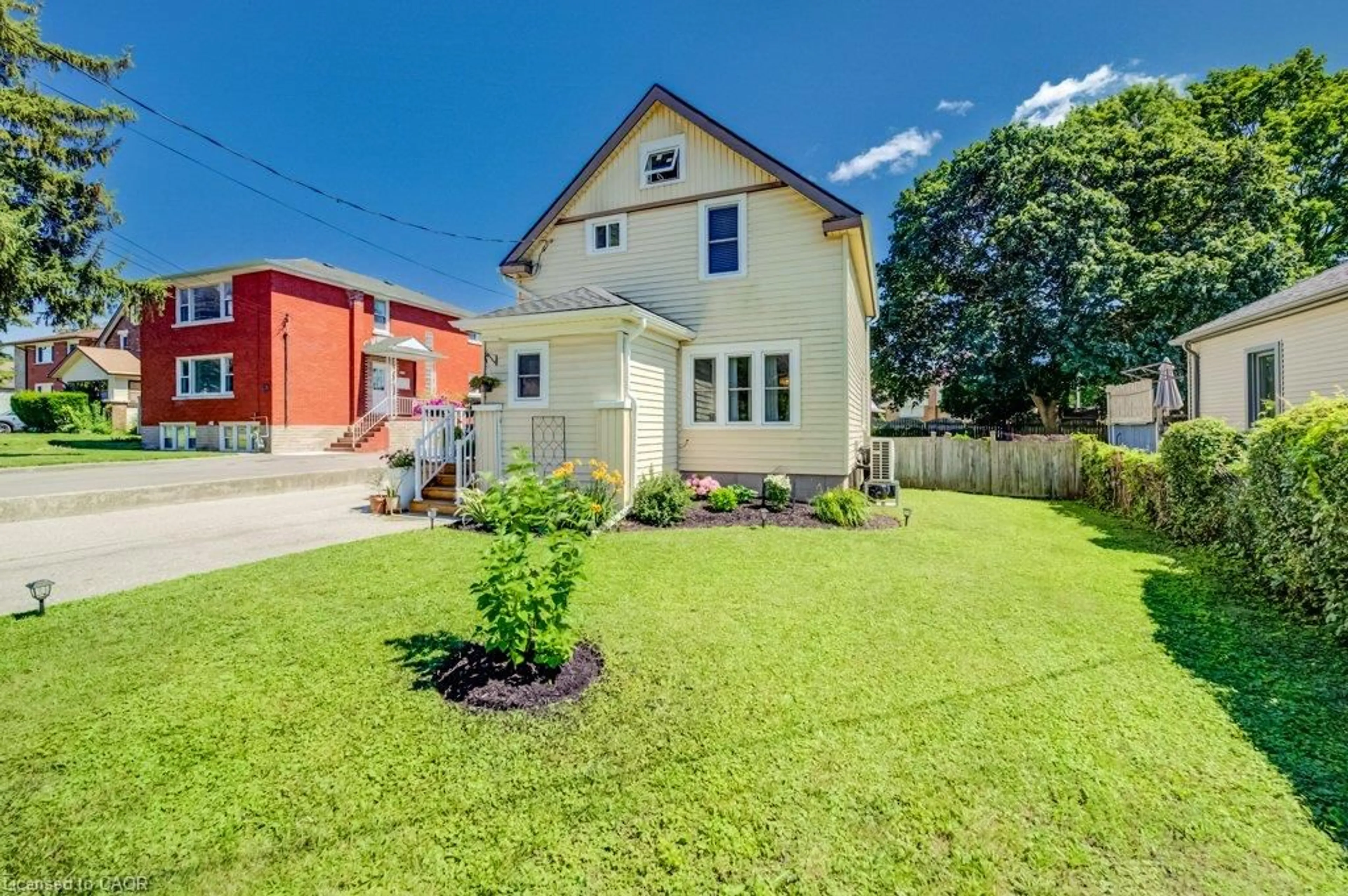 A pic from outside/outdoor area/front of a property/back of a property/a pic from drone, street for 209 Belleview Ave, Kitchener Ontario N2B 1G6