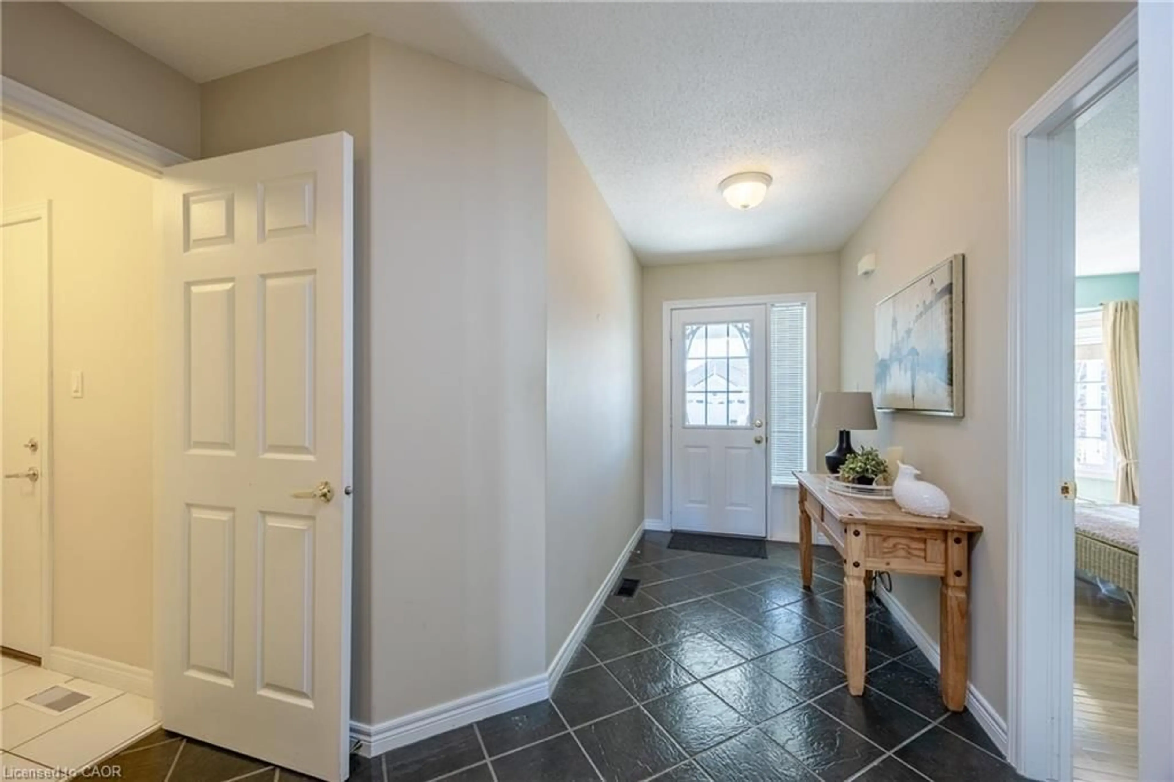 Indoor entryway for 18 Carolina Way, Port Rowan Ontario N0E 1M0