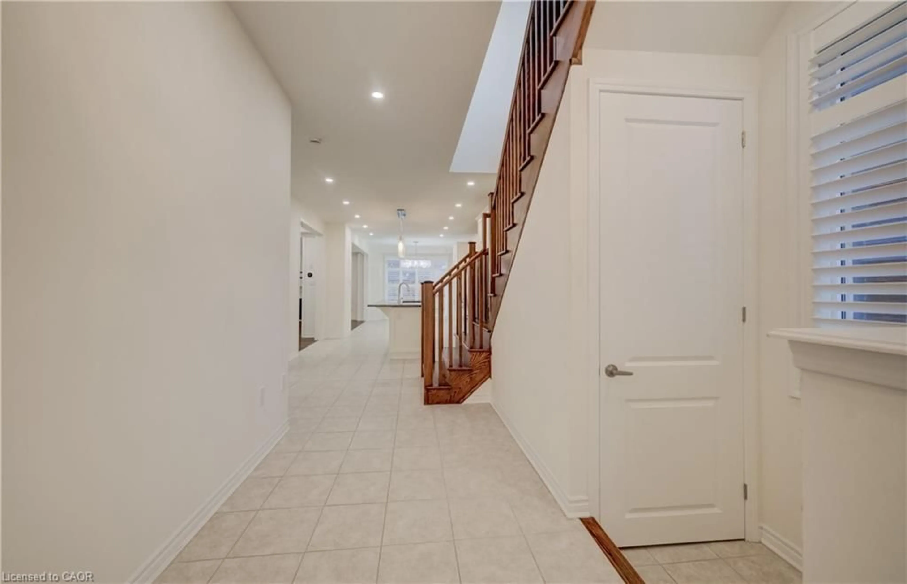 Indoor foyer for 52 Pointer St, Cambridge Ontario N3E 0B4