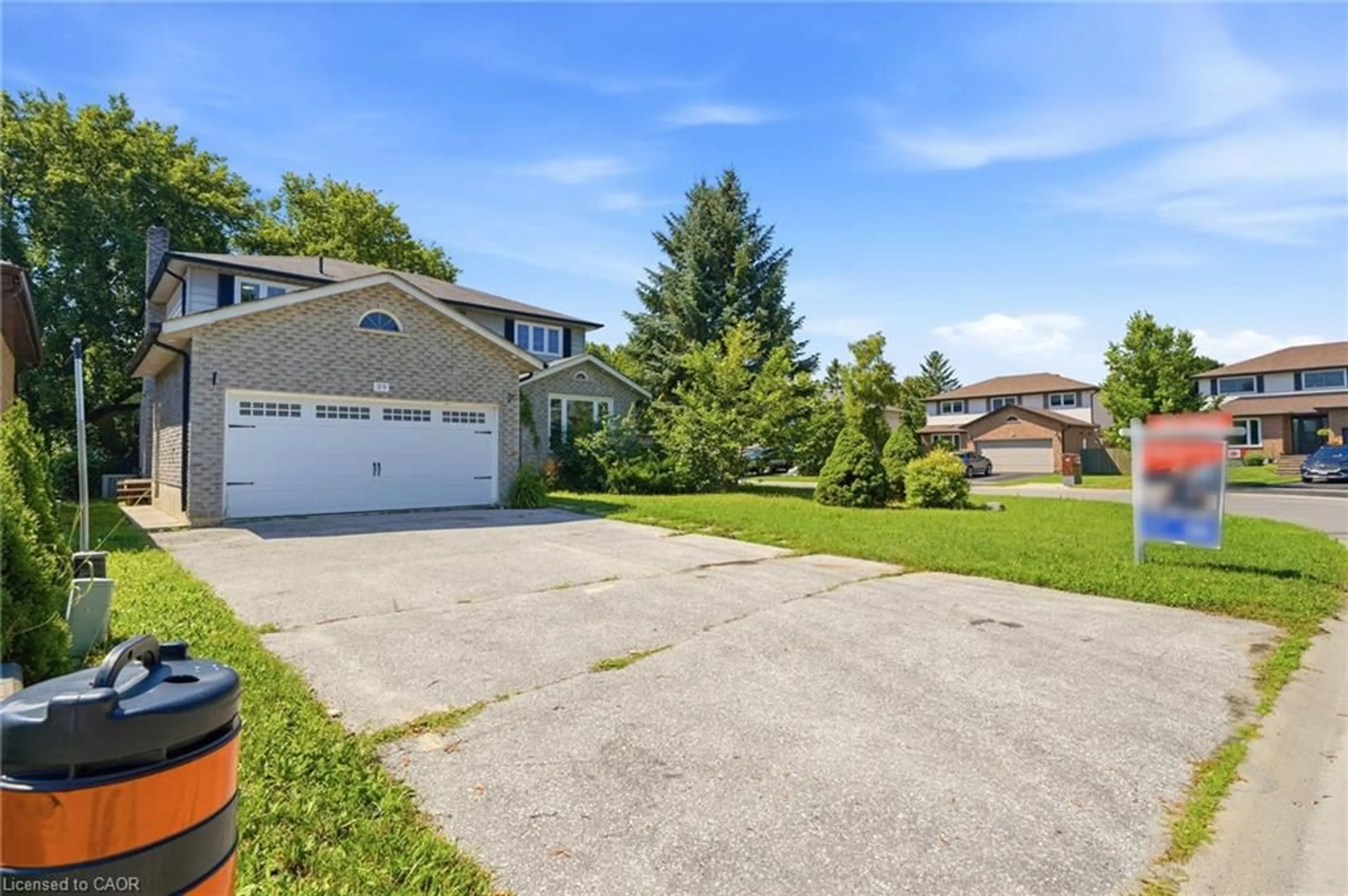 A pic from outside/outdoor area/front of a property/back of a property/a pic from drone, street for 39 Camrose Dr, Keswick Ontario L4P 3L6