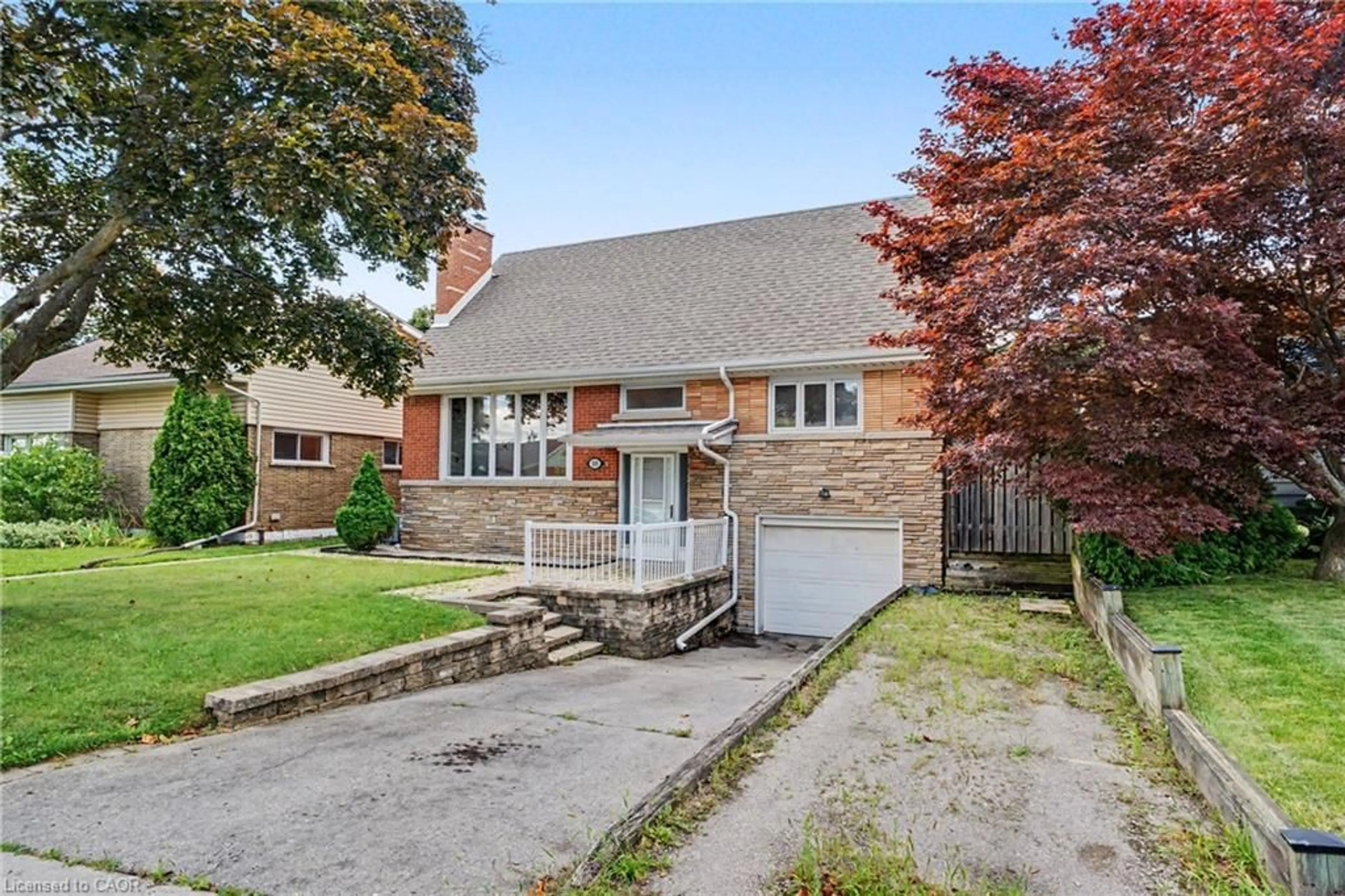 Home with brick exterior material, street for 100 Hardale Cres, Hamilton Ontario L8T 1Y3