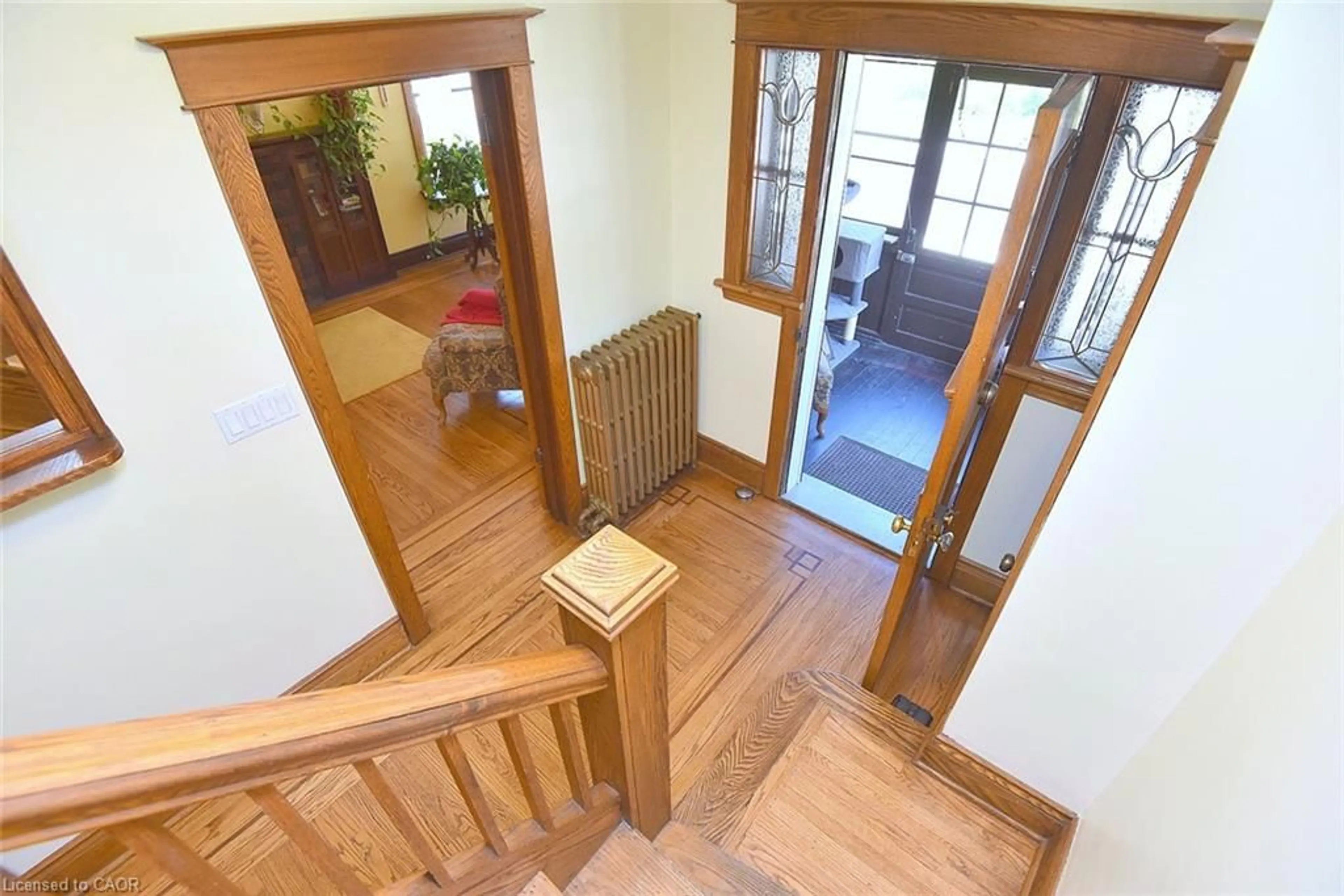 Indoor foyer for 1 Barclay St, Hamilton Ontario L8S 1P1