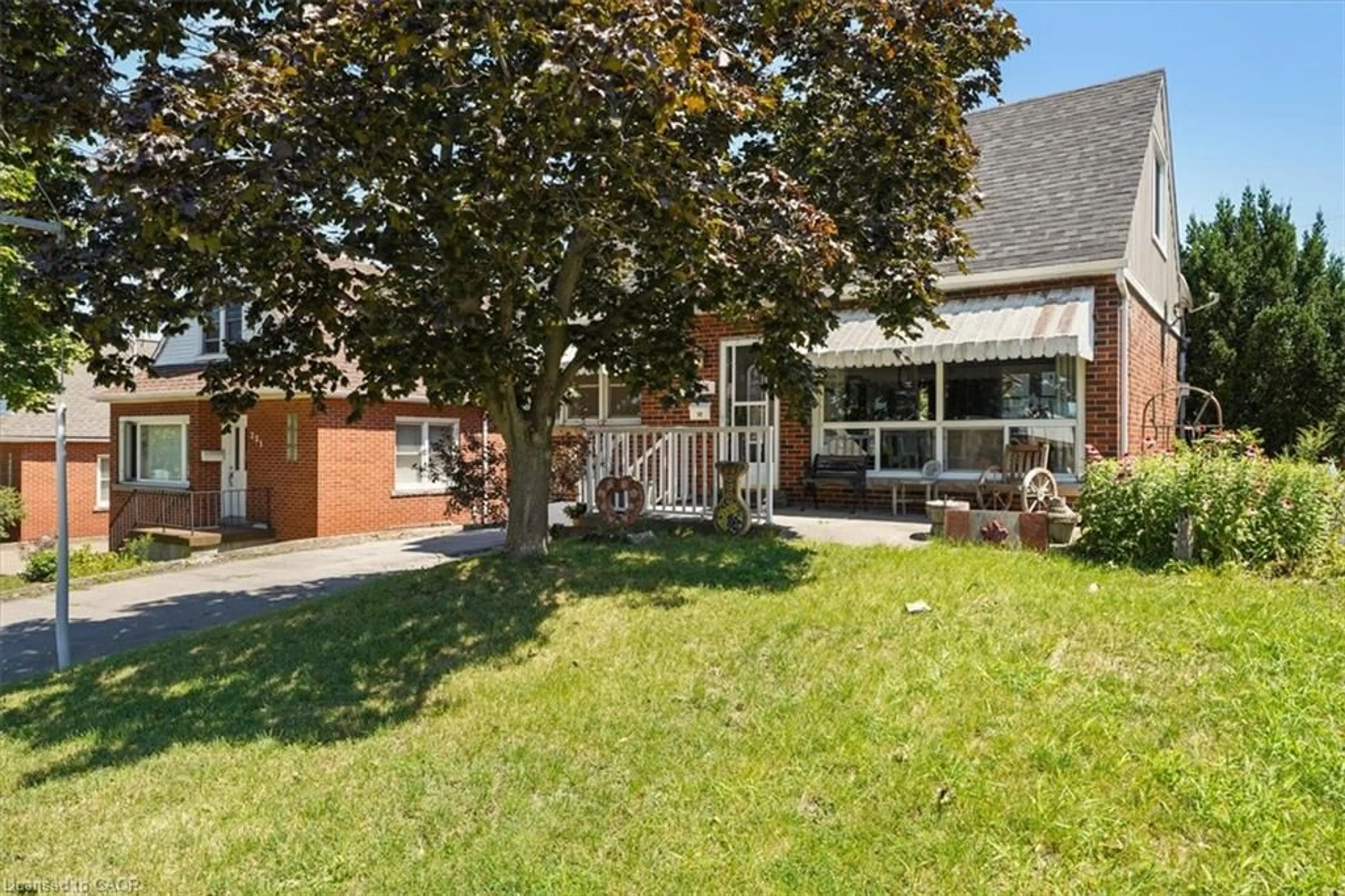Patio, street for 233 Auburn Ave, Hamilton Ontario L8K 3B7