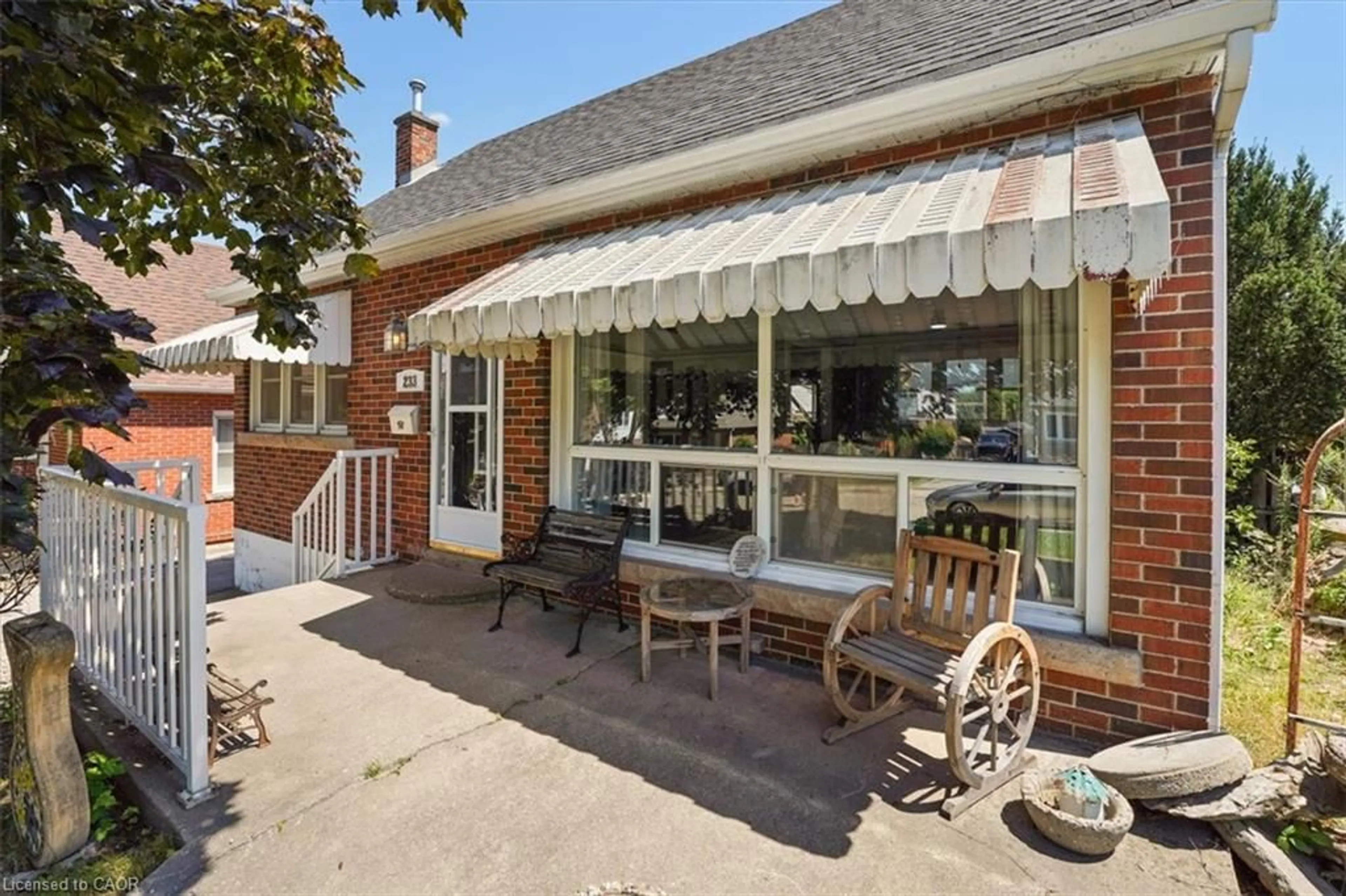 Patio, street for 233 Auburn Ave, Hamilton Ontario L8K 3B7