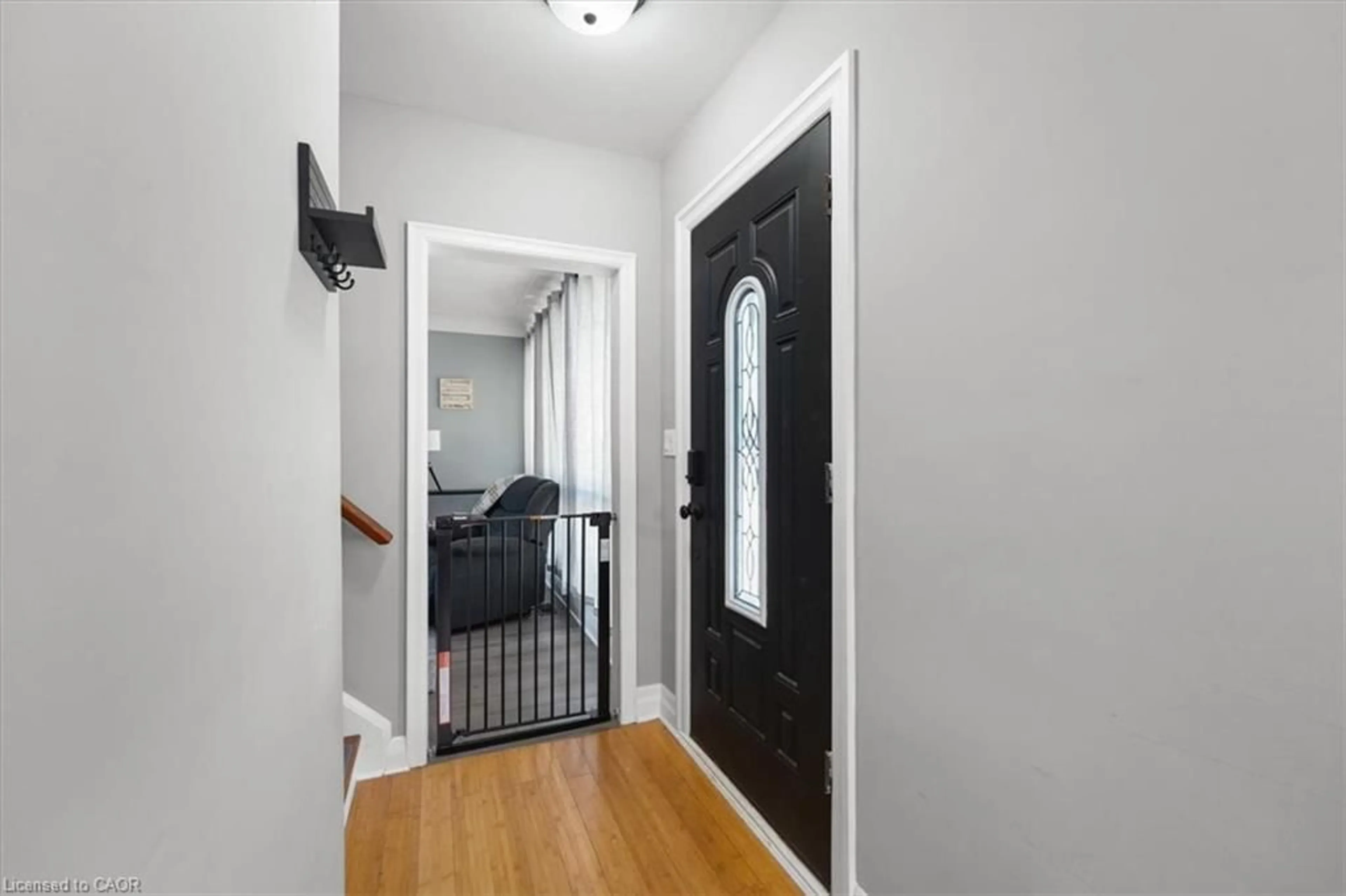Indoor entryway for 233 Auburn Ave, Hamilton Ontario L8K 3B7