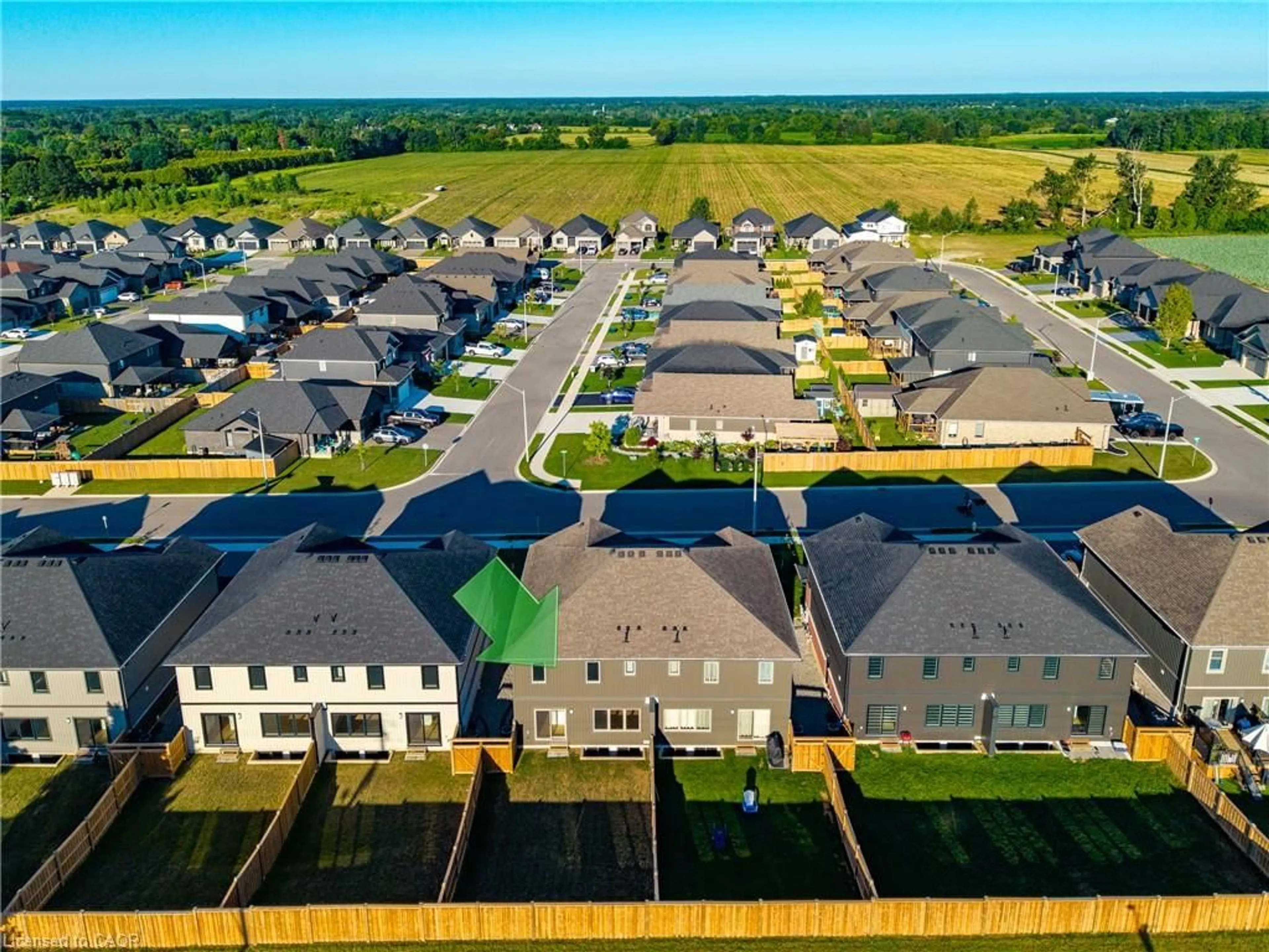 A pic from outside/outdoor area/front of a property/back of a property/a pic from drone, street for 115 Amber St, Waterford Ontario N0E 1Y0