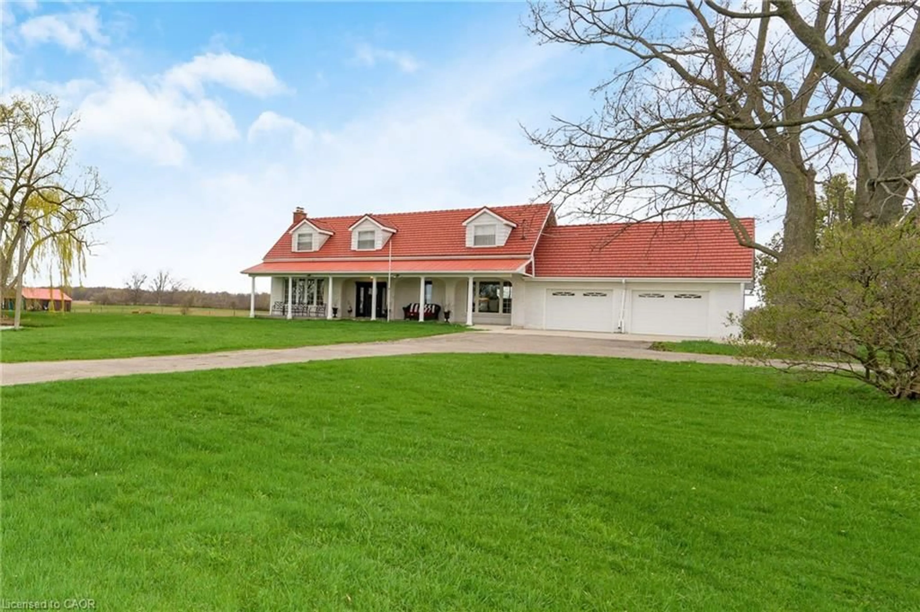 A pic from outside/outdoor area/front of a property/back of a property/a pic from drone, unknown for 501 Concession Rd 2, Cayuga Ontario N0A 1E0