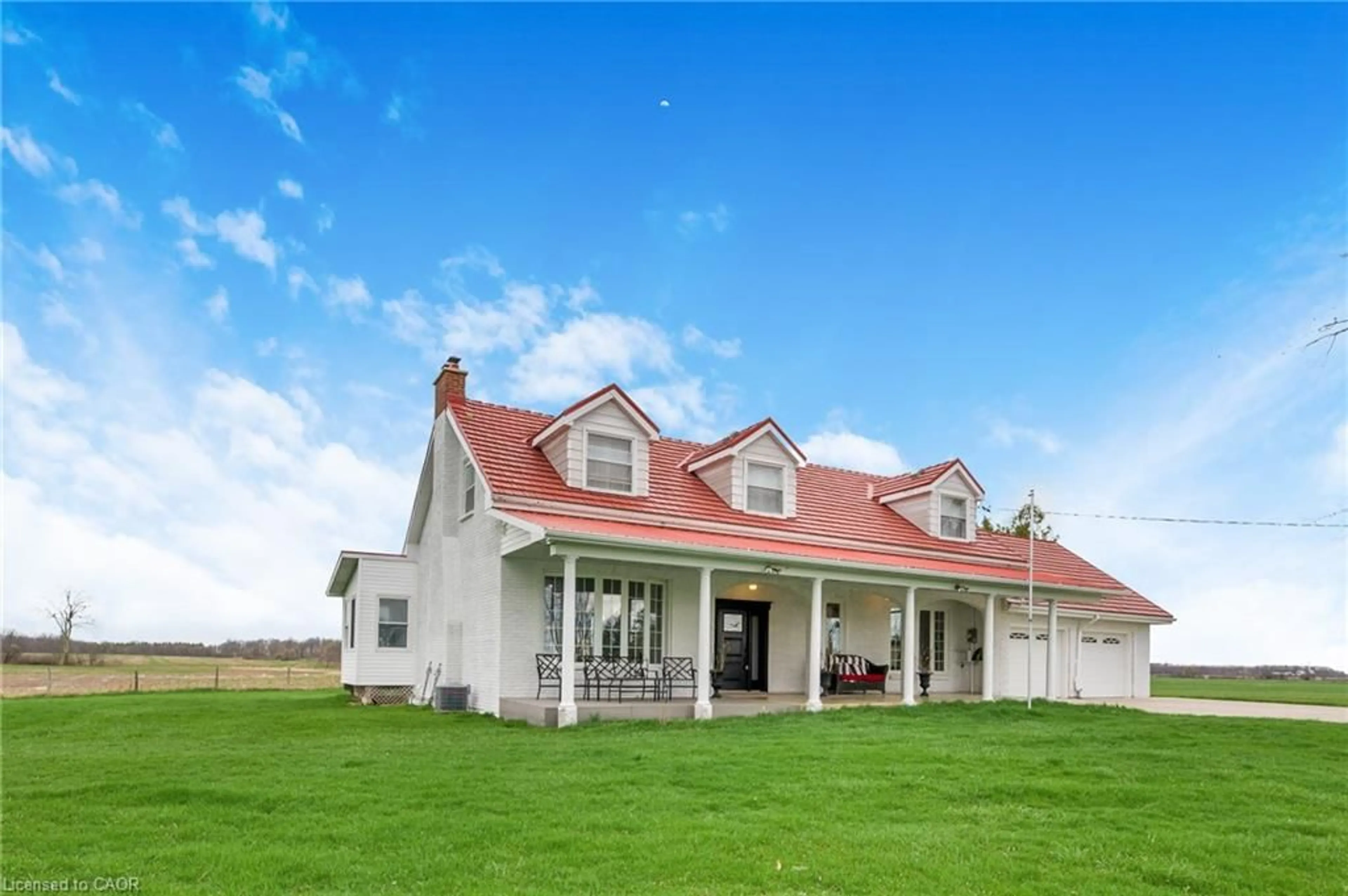 Home with vinyl exterior material, building for 501 Concession Rd 2, Cayuga Ontario N0A 1E0