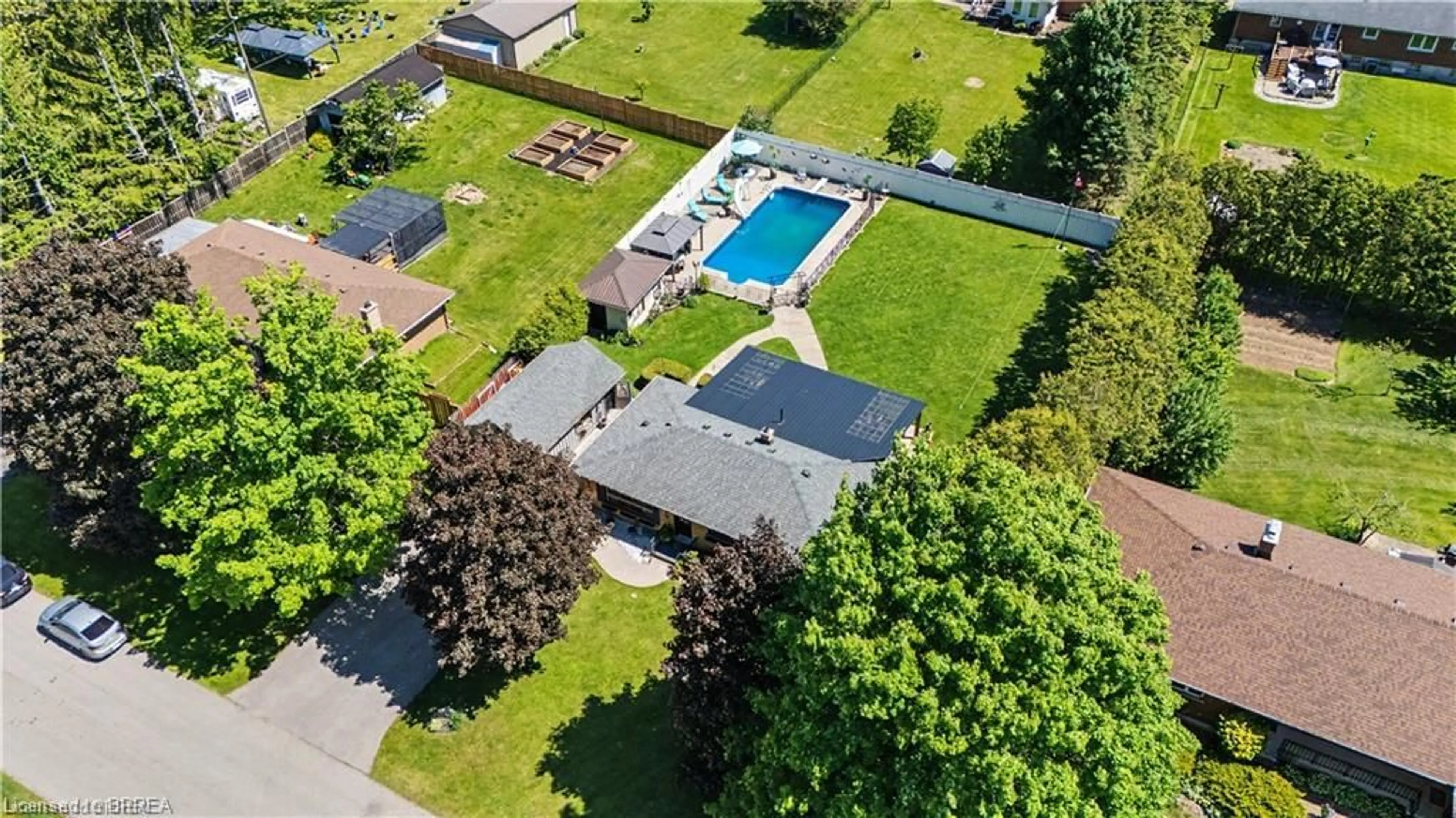 A pic from outside/outdoor area/front of a property/back of a property/a pic from drone, street for 52 Lorne Ave, Burford Ontario N0E 1A0