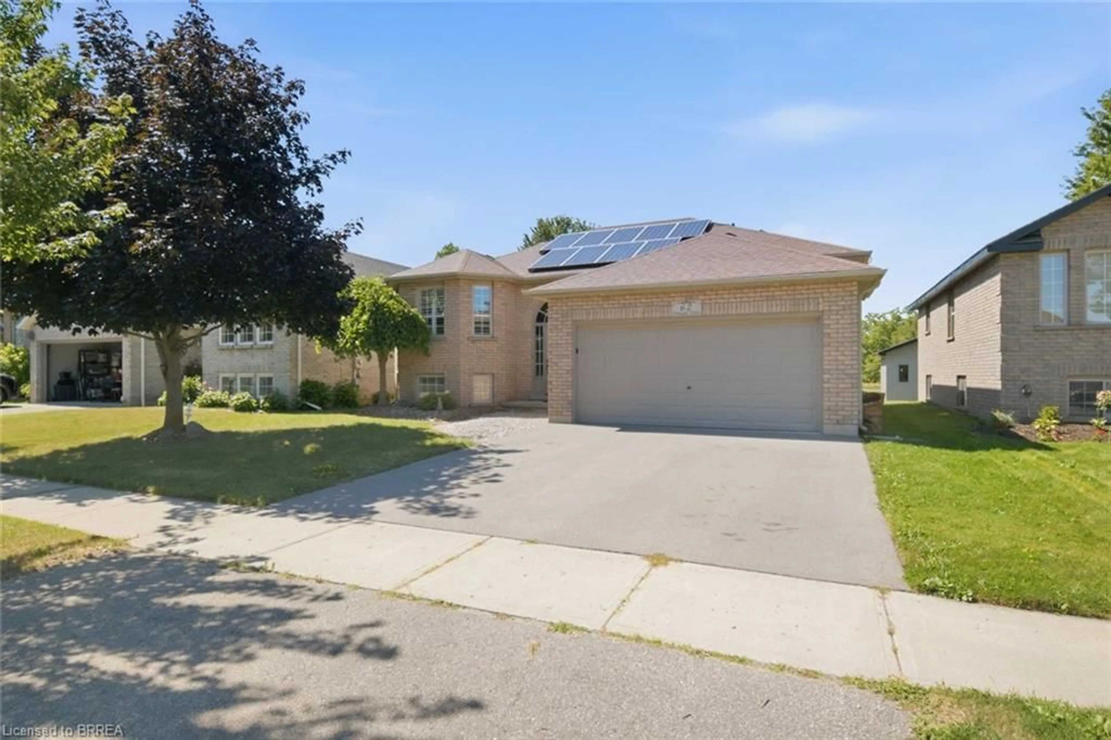 A pic from outside/outdoor area/front of a property/back of a property/a pic from drone, street for 62 Donegal Dr, Brantford Ontario N3T 6L2