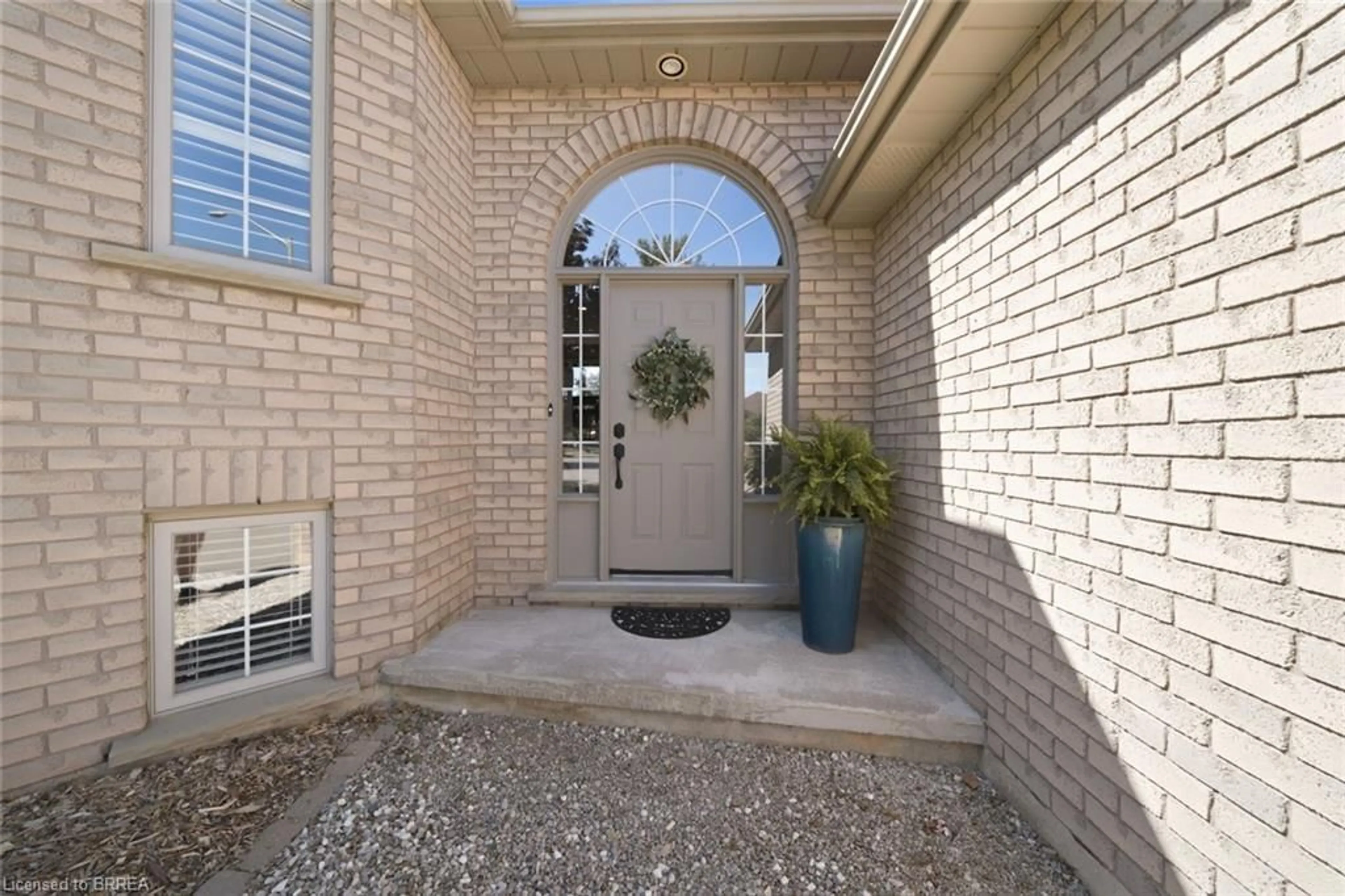 Indoor entryway for 62 Donegal Dr, Brantford Ontario N3T 6L2