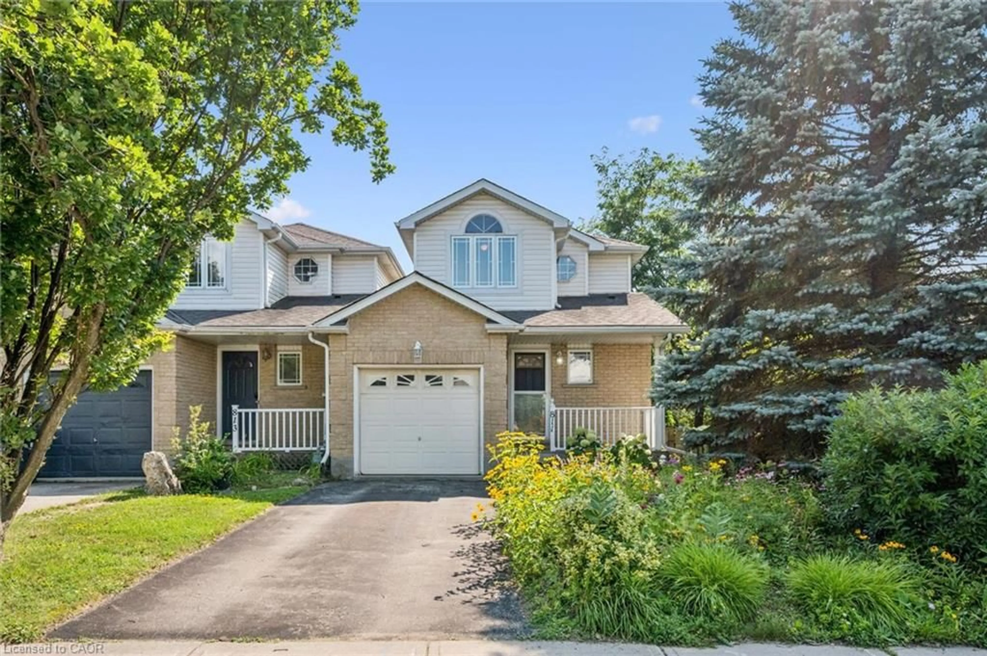Home with vinyl exterior material, street for 811 Edinburgh Rd, Guelph Ontario N1G 4Z5
