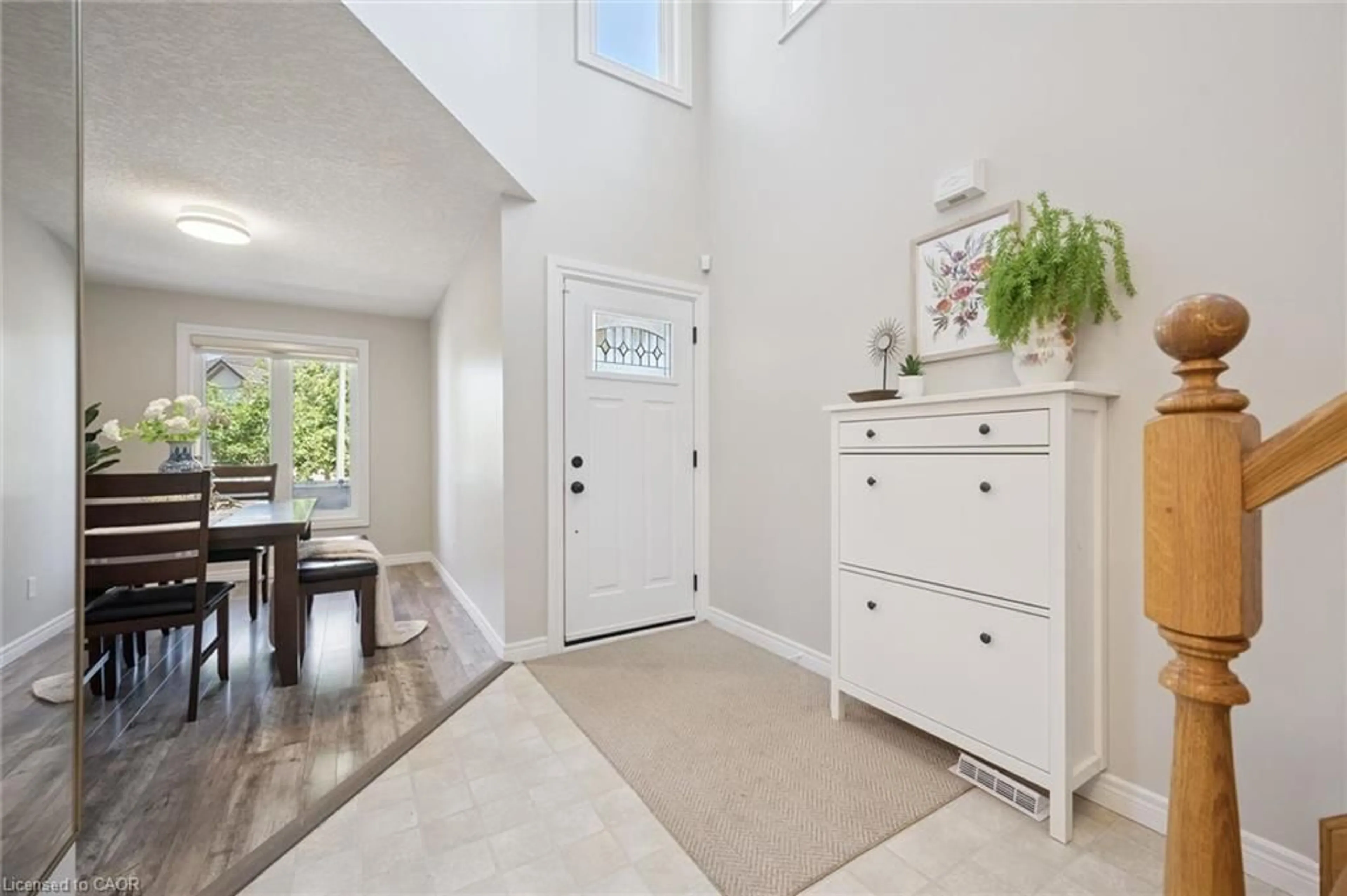 Indoor entryway for 56 Henhoeffer Cres, Kitchener Ontario N2E 4H4