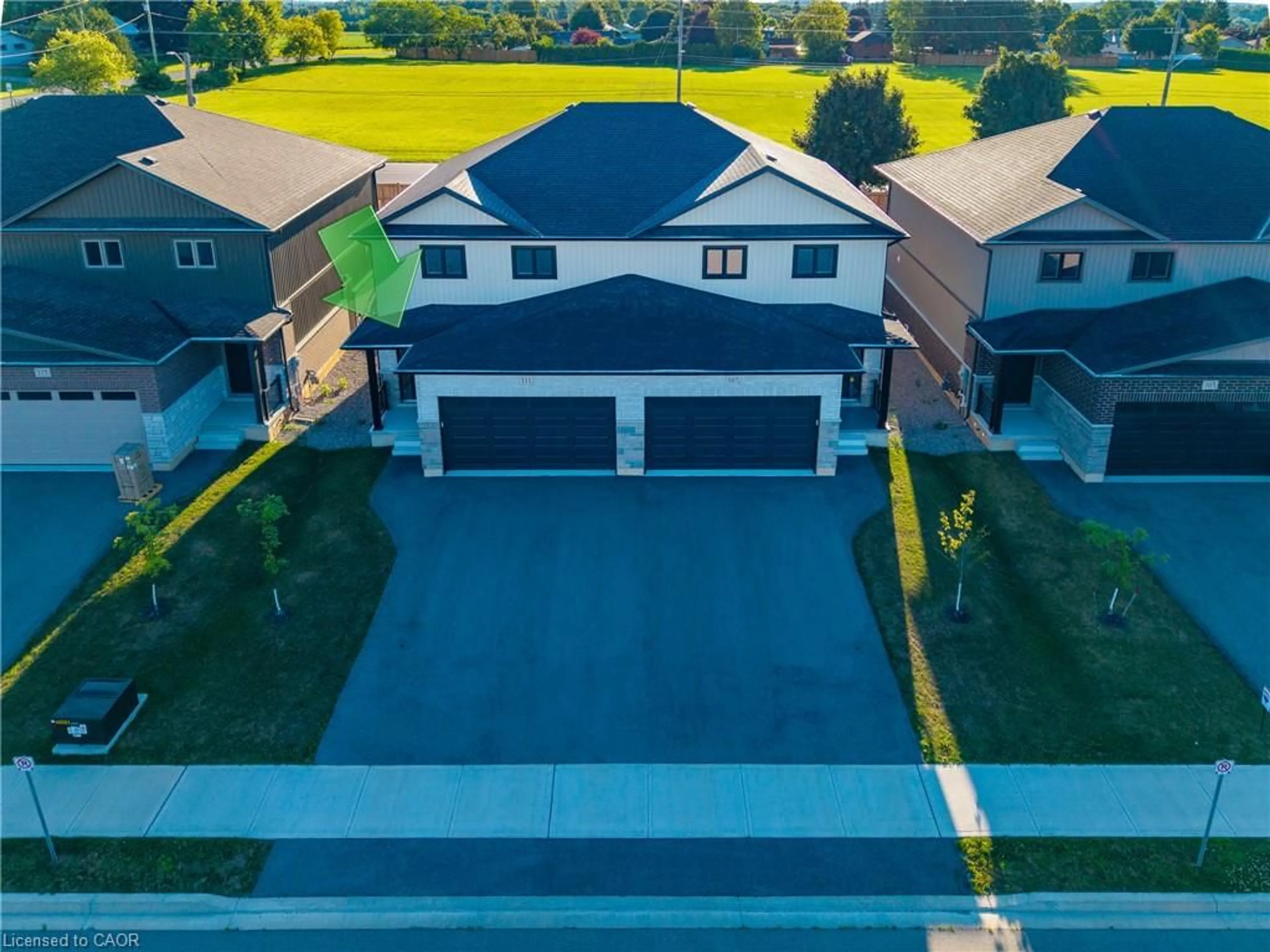 A pic from outside/outdoor area/front of a property/back of a property/a pic from drone, unknown for 111 Amber St, Waterford Ontario N0E 1Y0