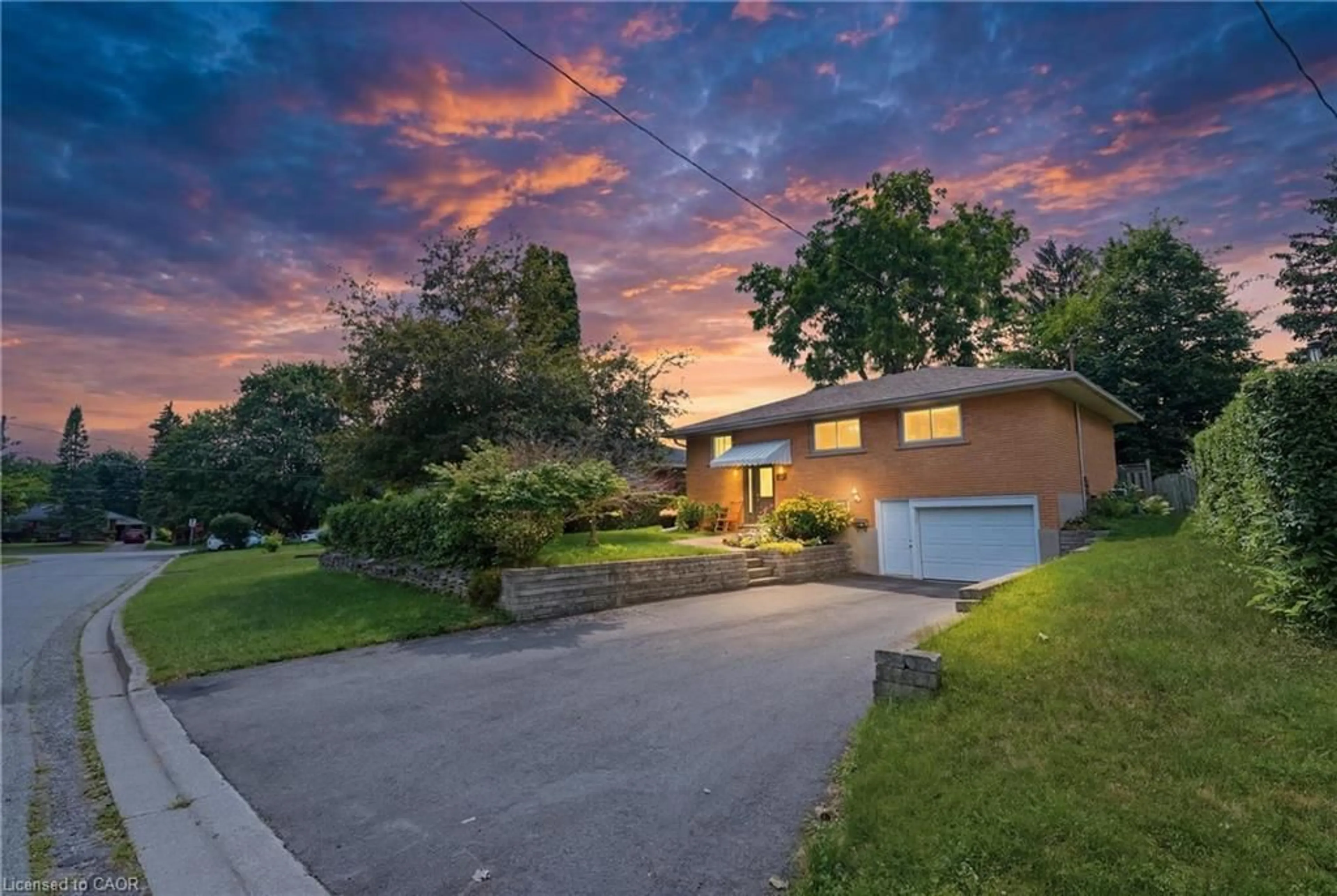 A pic from outside/outdoor area/front of a property/back of a property/a pic from drone, street for 56 Renwick Ave, Cambridge Ontario N3C 2T7