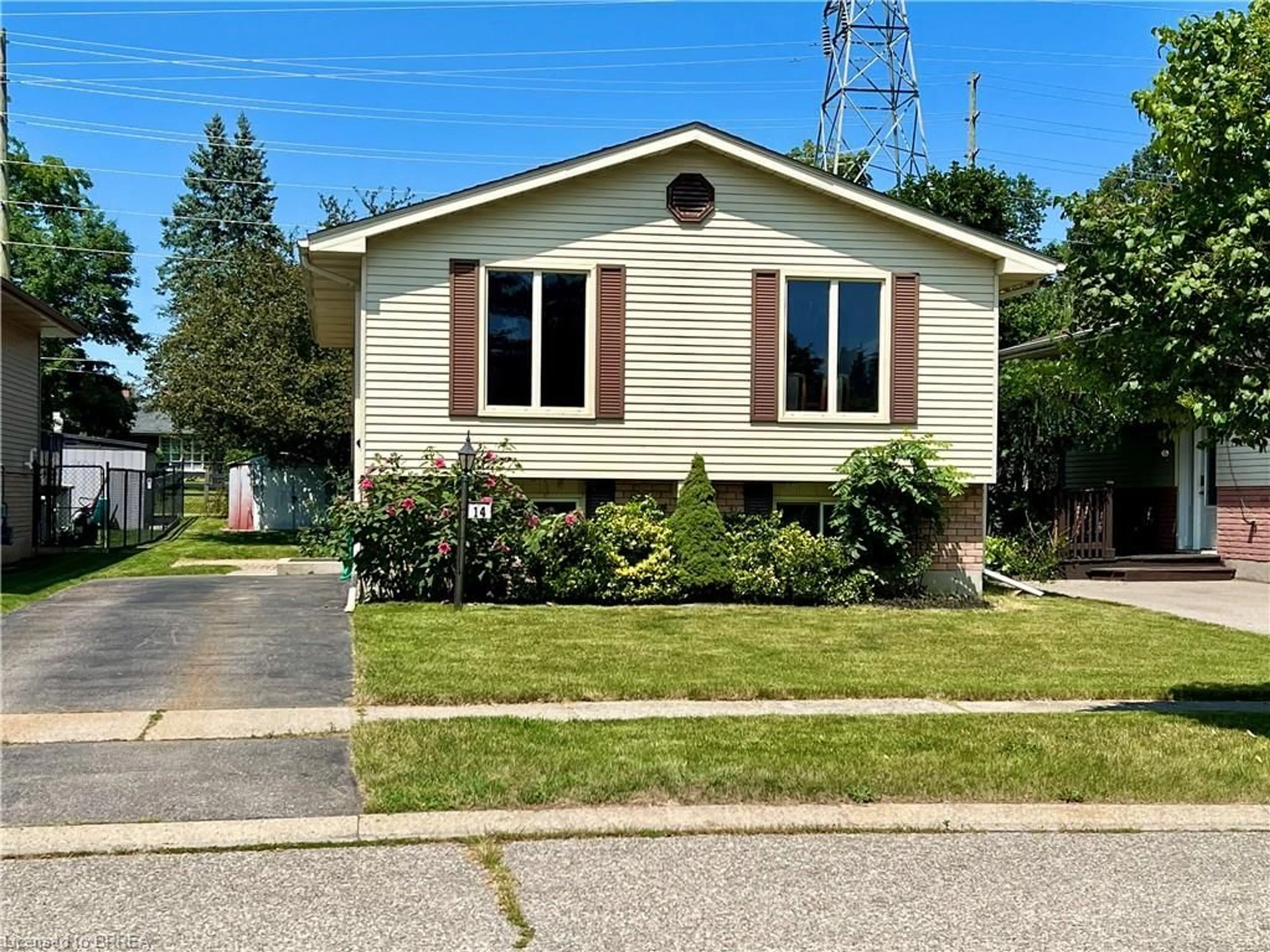 Home with vinyl exterior material, street for 14 Arbor Dr, Brantford Ontario N3P 1Z3
