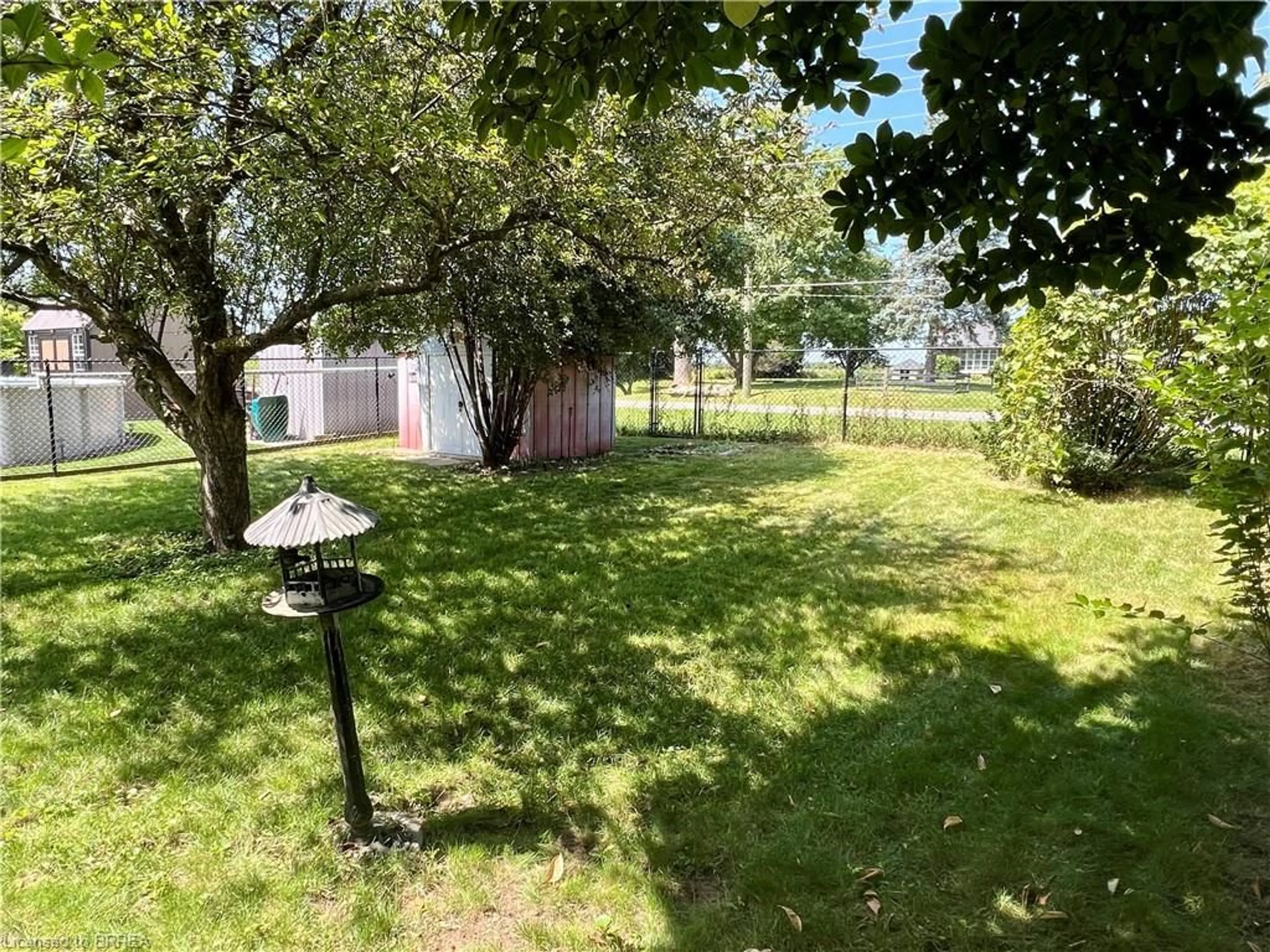 A pic from outside/outdoor area/front of a property/back of a property/a pic from drone, unknown for 14 Arbor Dr, Brantford Ontario N3P 1Z3