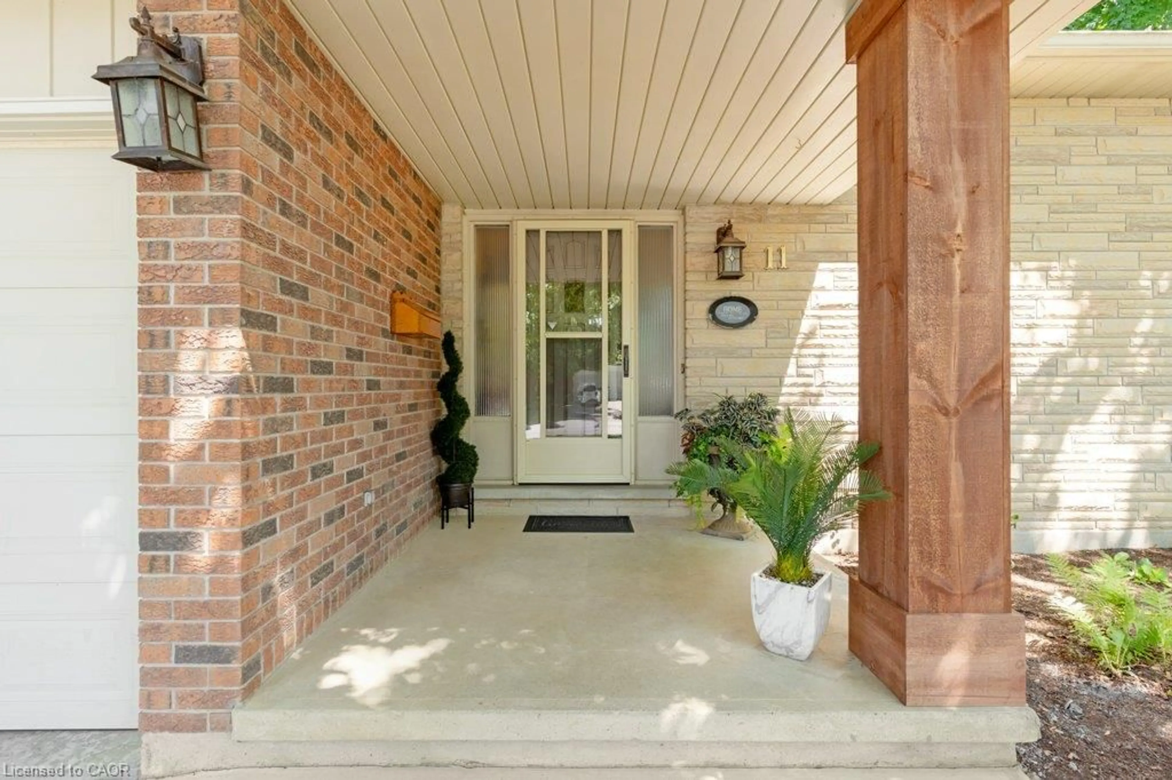 Indoor entryway for 11 Grey Owl Dr, Elmira Ontario N3B 1S4
