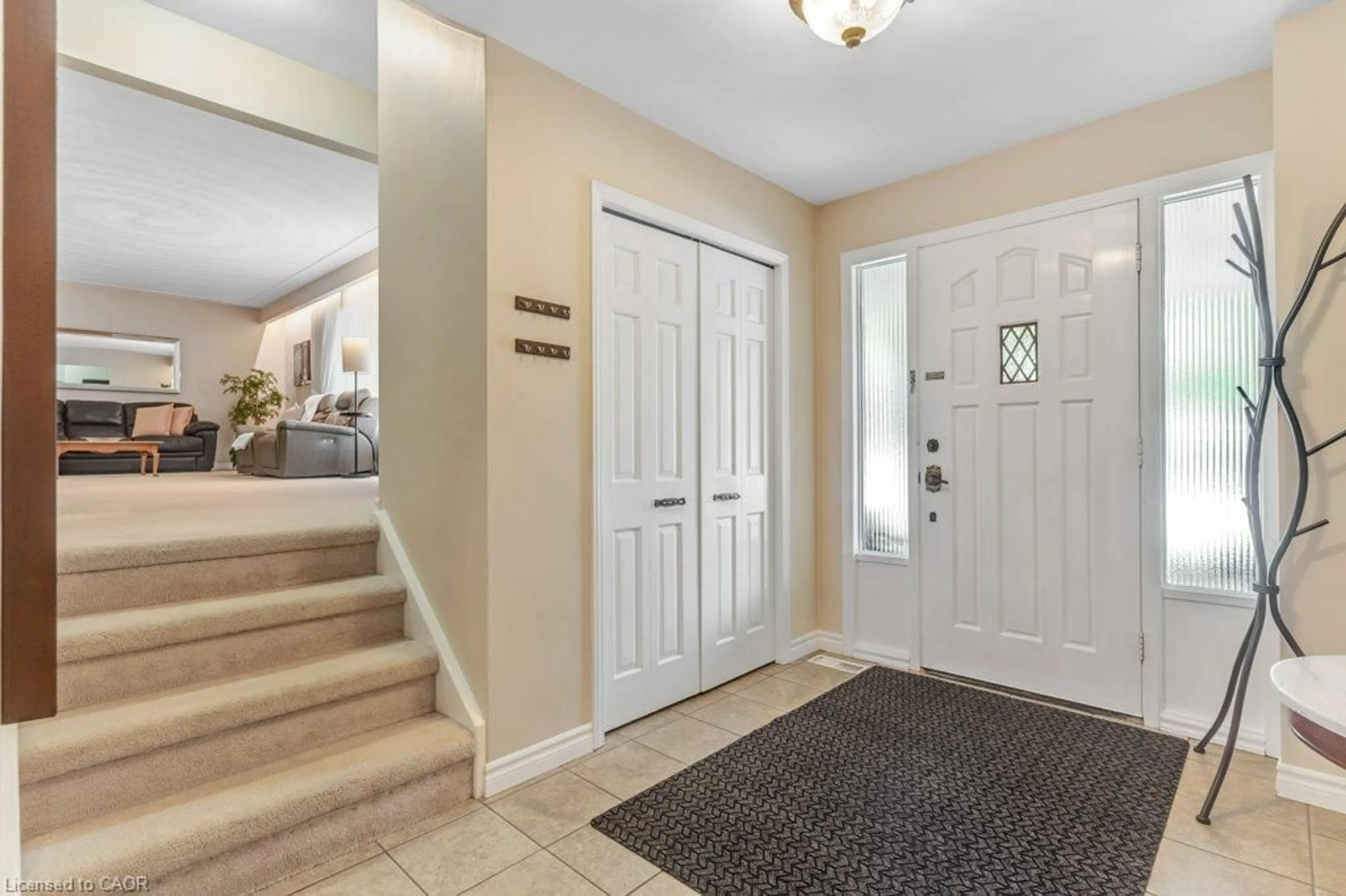 Indoor entryway for 11 Grey Owl Dr, Elmira Ontario N3B 1S4