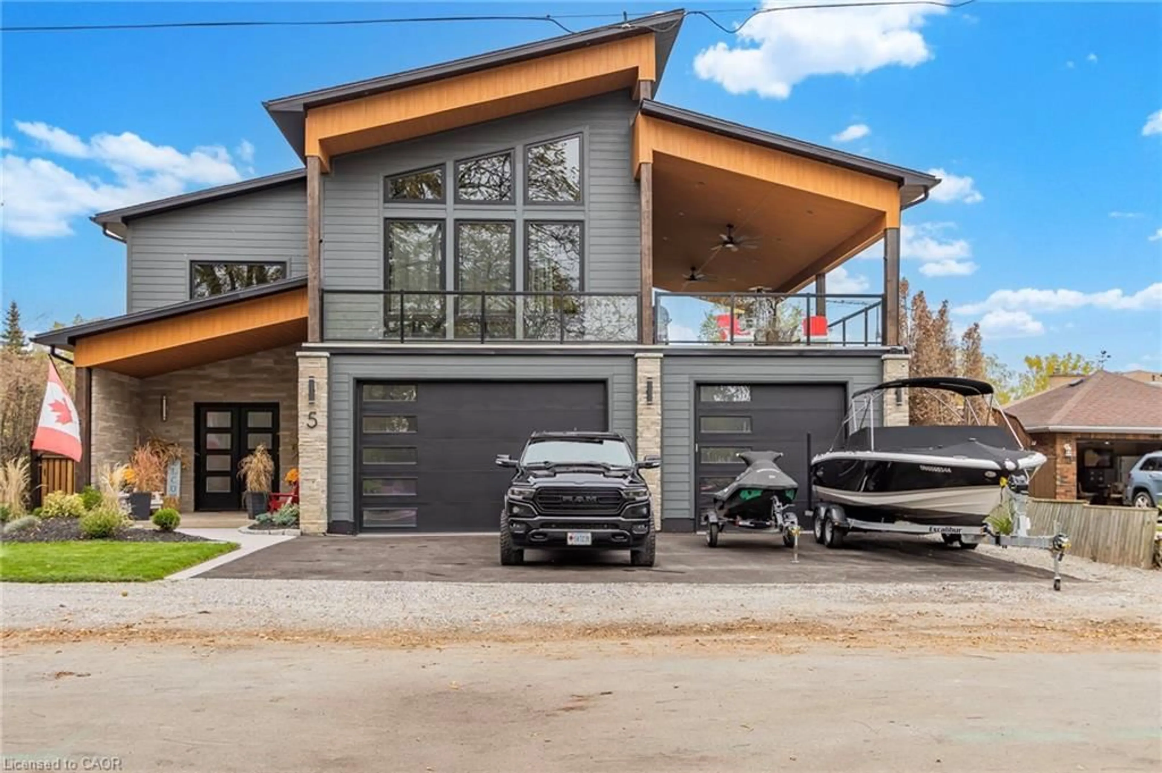 Indoor garage for 5 Archibald Dr, Port Rowan Ontario N0E 1M0