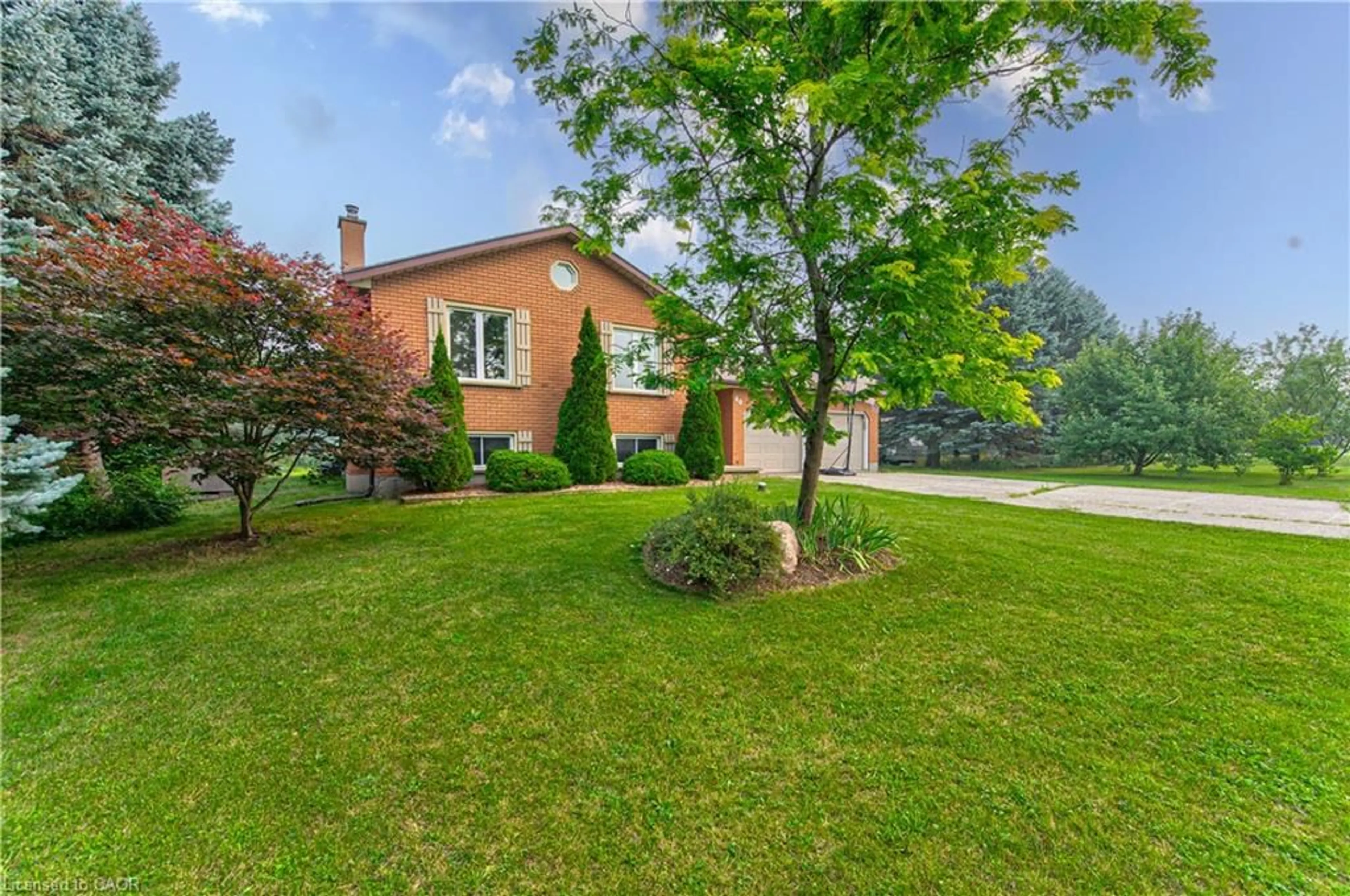 A pic from outside/outdoor area/front of a property/back of a property/a pic from drone, street for 40 Peter St, Scotland Ontario N0E 1R0