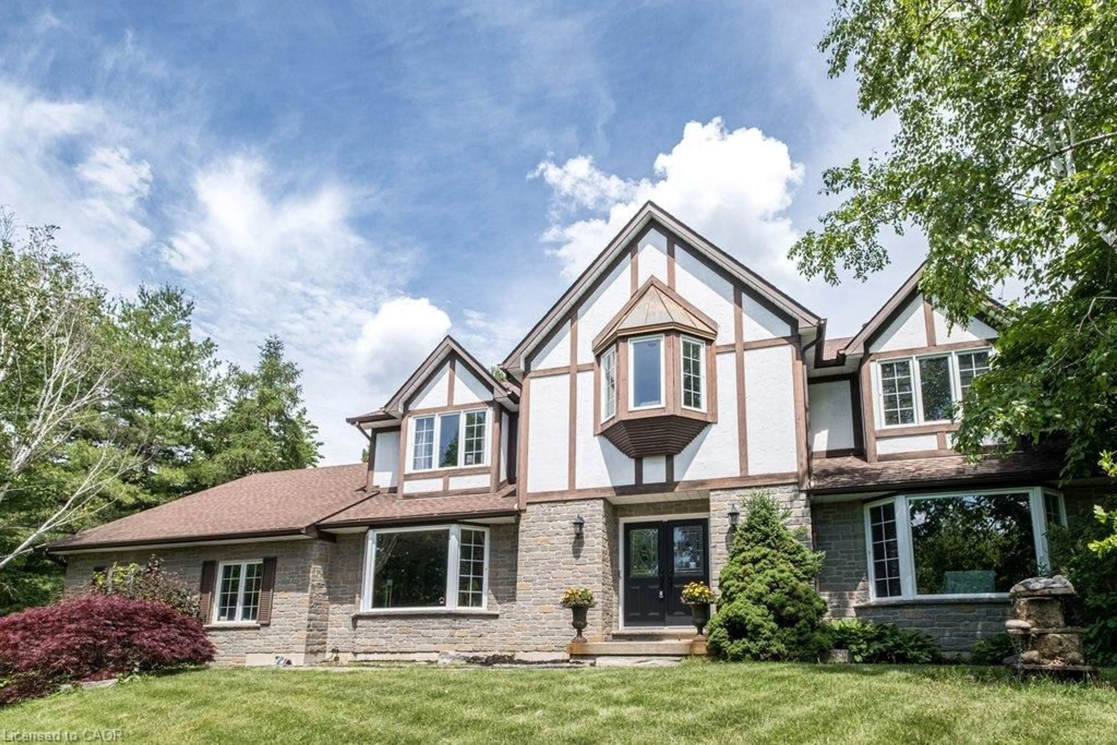 Home with brick exterior material, building for 1 Kusins Crt, Dundas Ontario L9H 6Z4