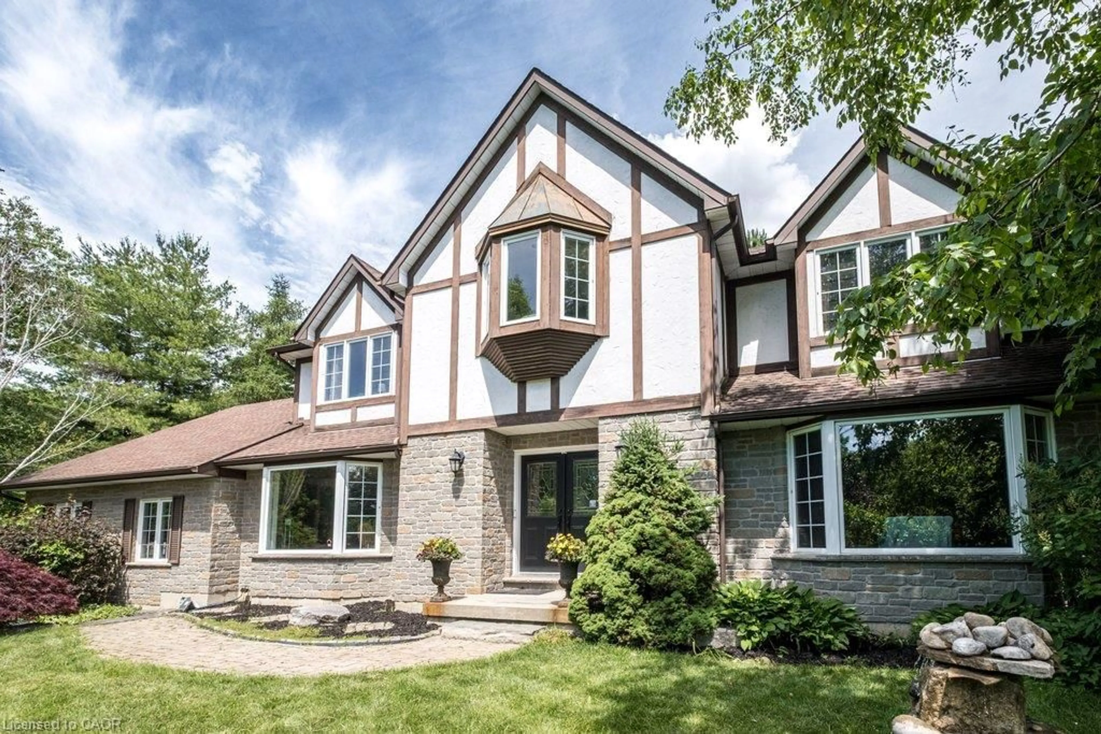 Home with brick exterior material, street for 1 Kusins Crt, Dundas Ontario L9H 6Z4