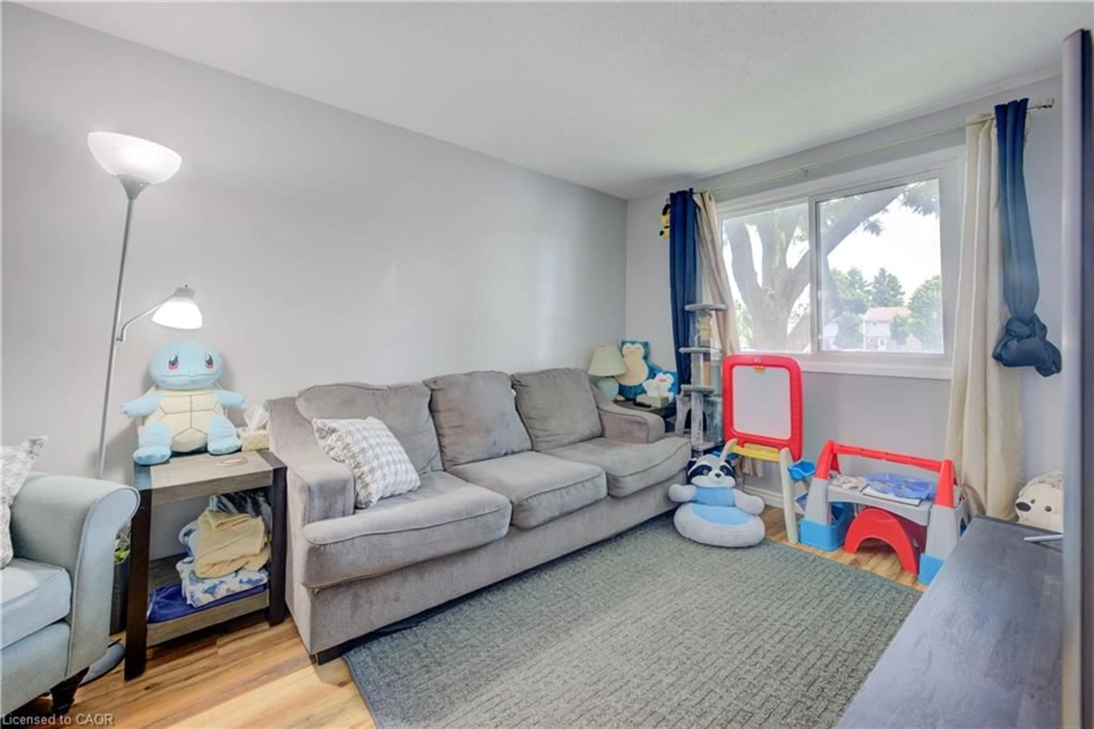 Living room with furniture, unknown for 486 Springbank St, Woodstock Ontario N4T 1K8