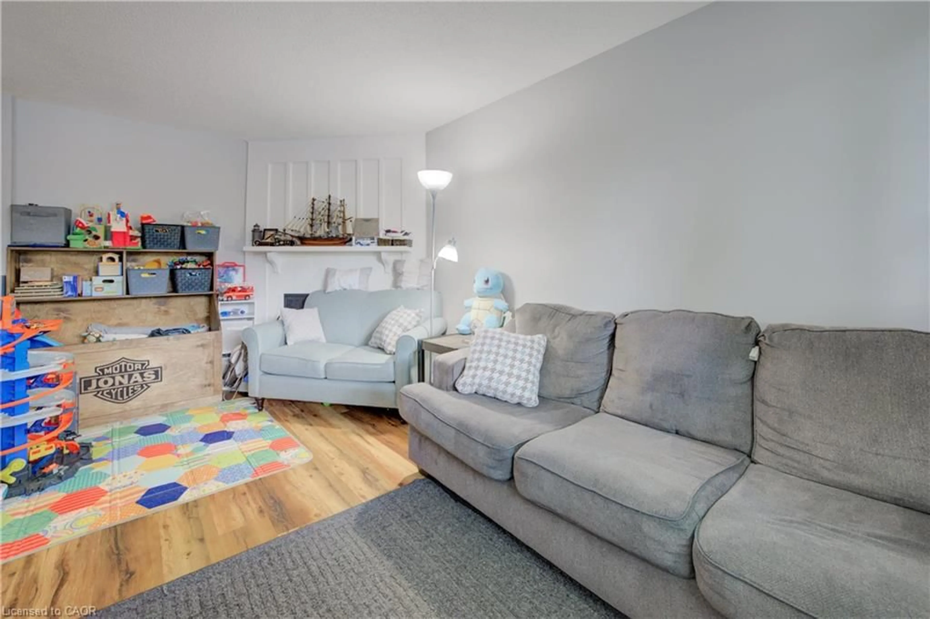 Living room with furniture, unknown for 486 Springbank St, Woodstock Ontario N4T 1K8