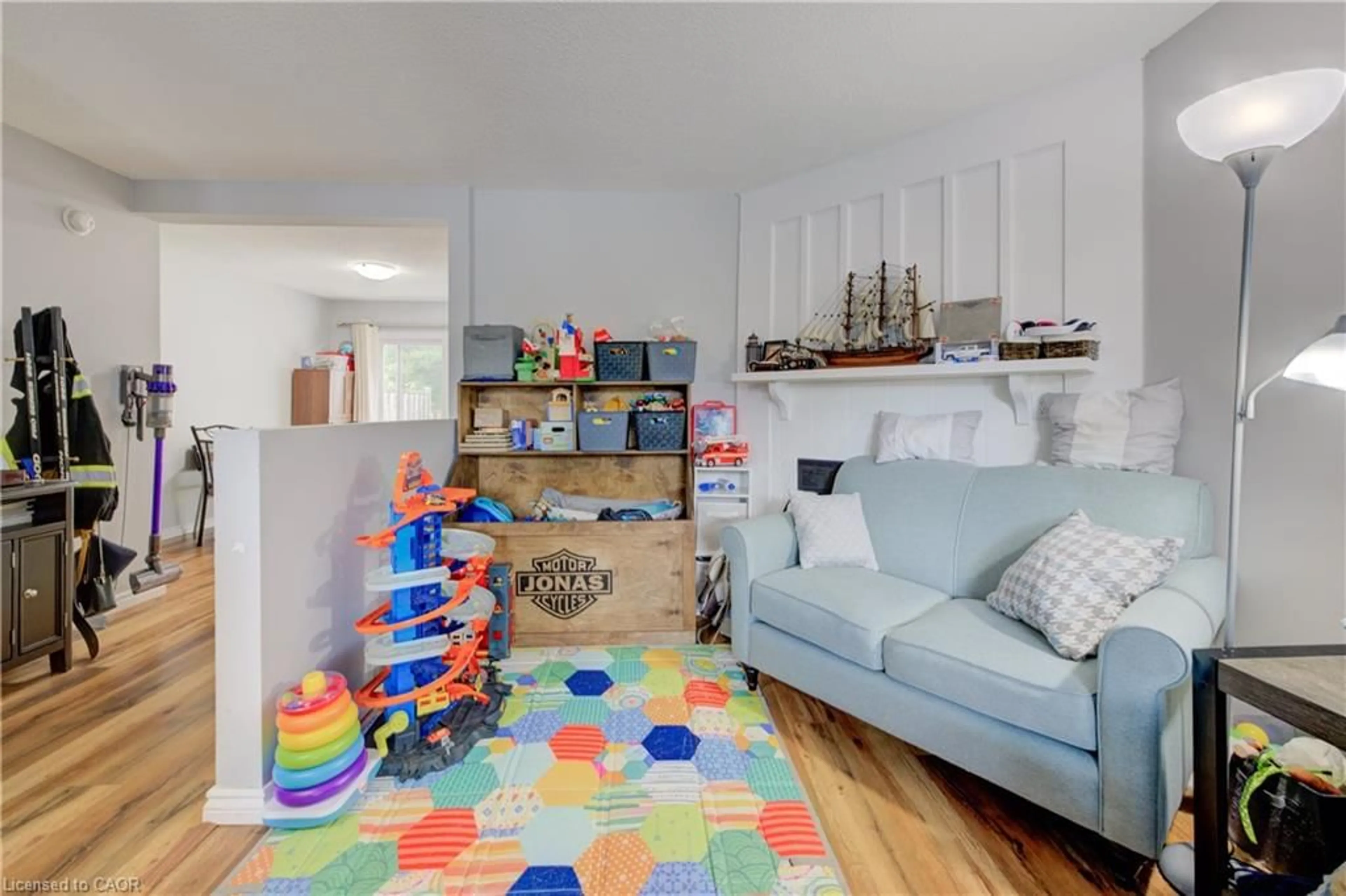 Living room with furniture, unknown for 486 Springbank St, Woodstock Ontario N4T 1K8