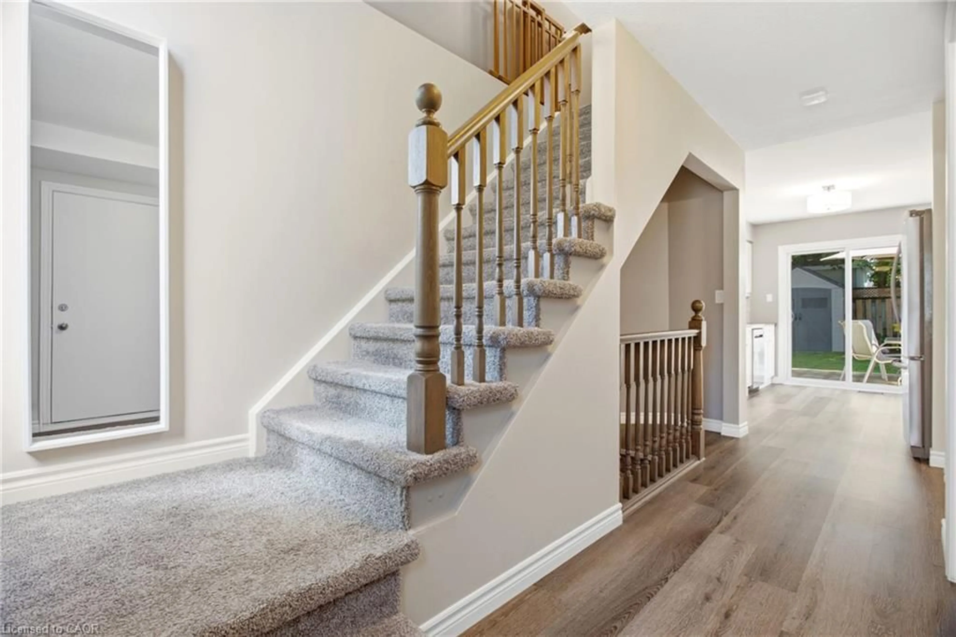 Stairs for 544 Drummerhill Cres, Waterloo Ontario N2T 1G4