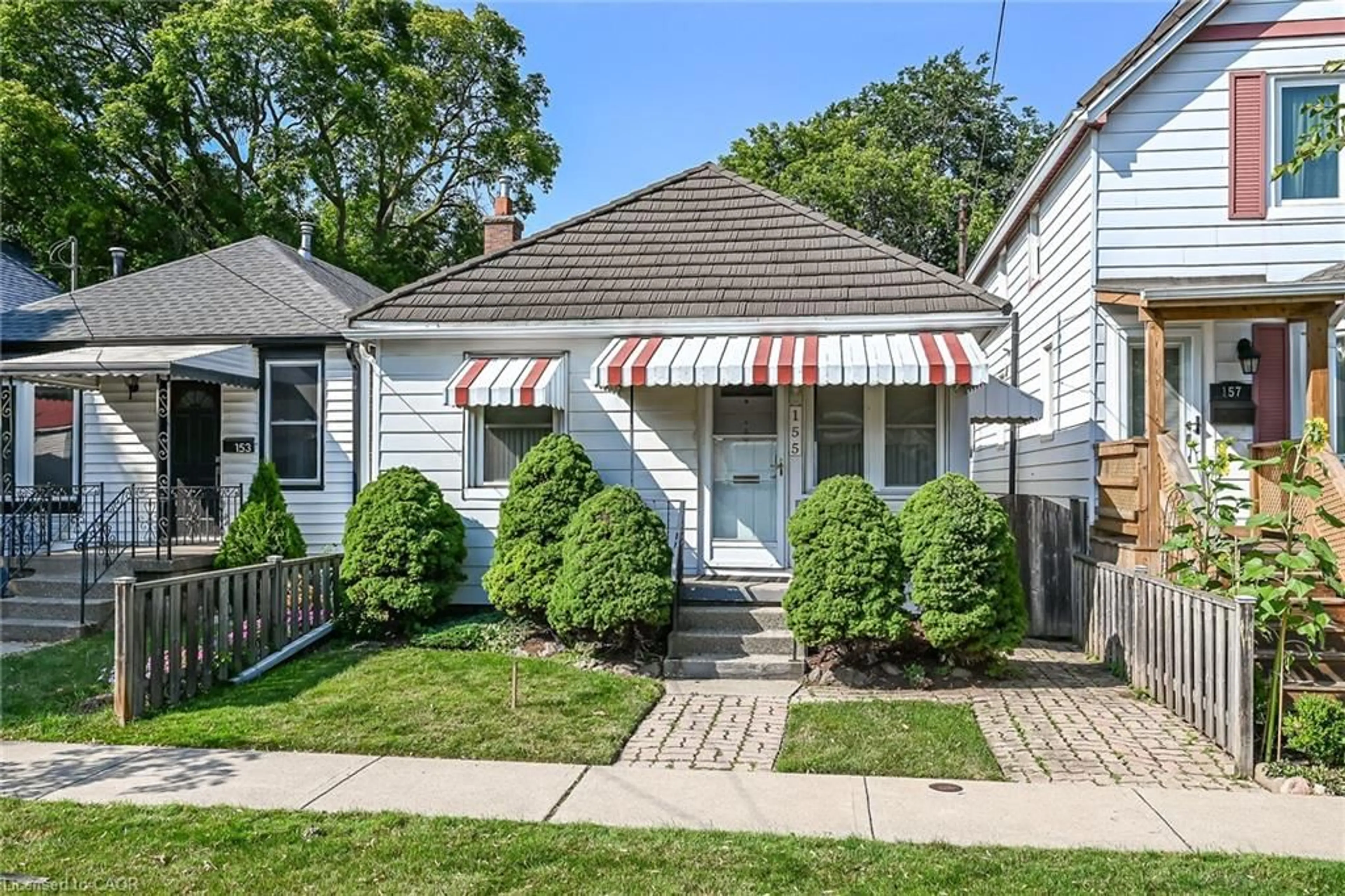 Home with vinyl exterior material, street for 155 Newlands Ave, Hamilton Ontario L8H 2T8