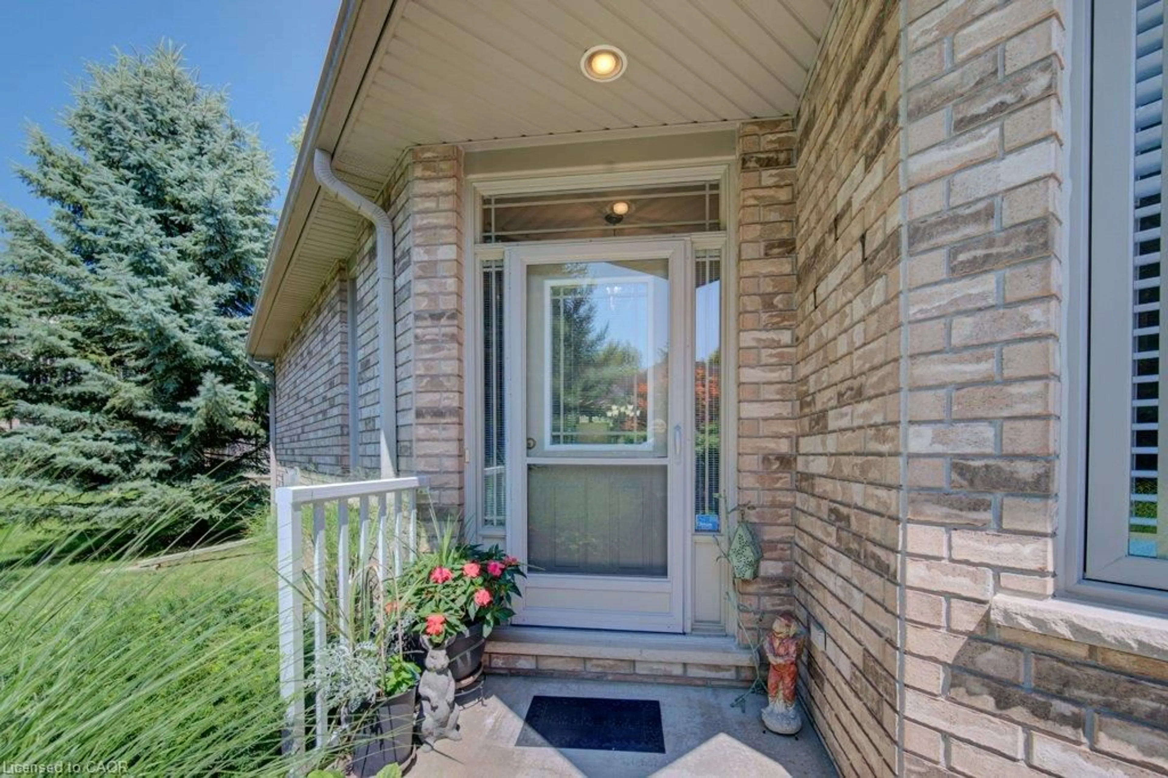 Indoor entryway for 20 Isherwood Ave #29, Cambridge Ontario N1R 8P9