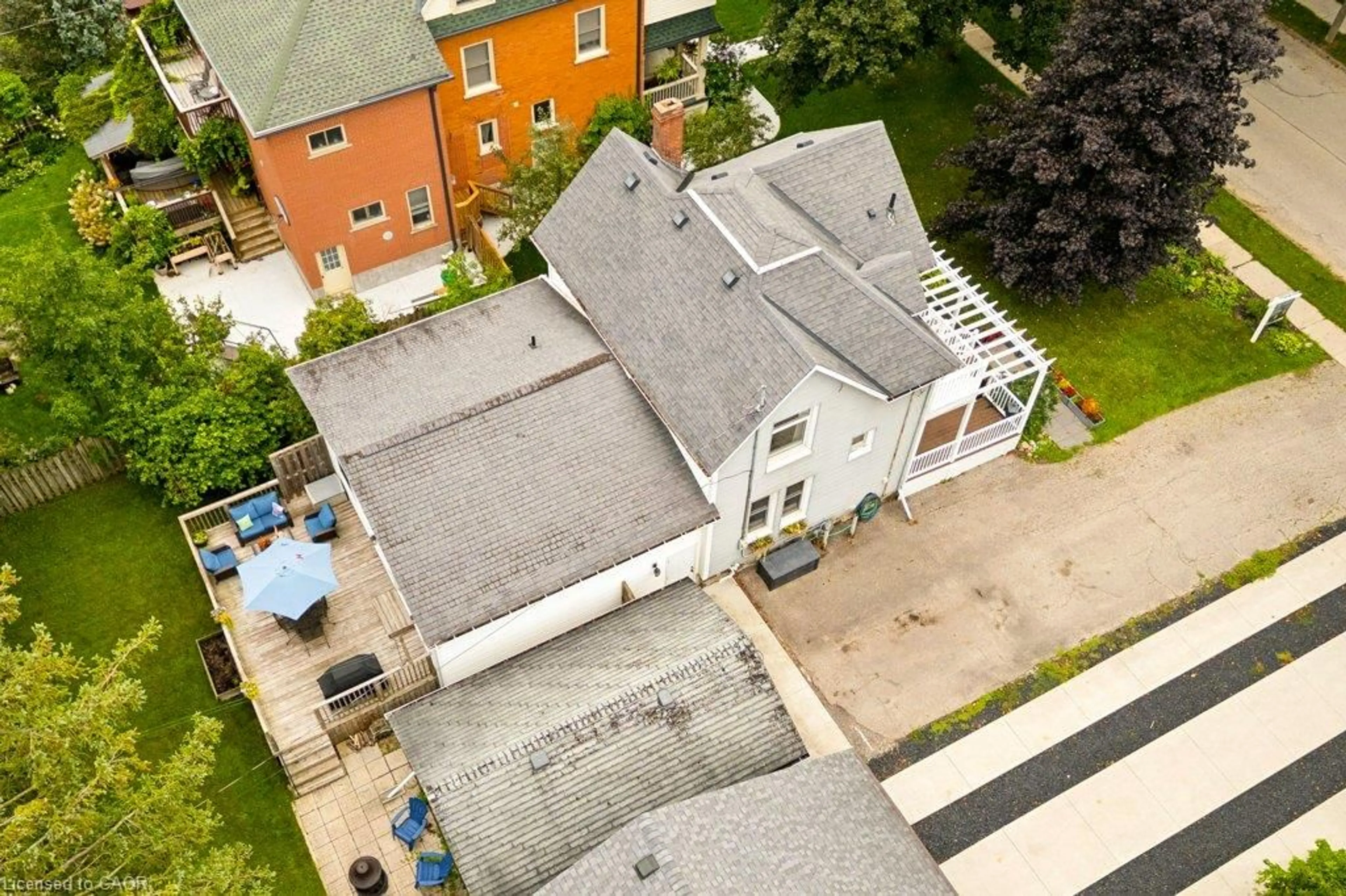 A pic from outside/outdoor area/front of a property/back of a property/a pic from drone, street for 9 Park Ave, Elmira Ontario N3B 1K9