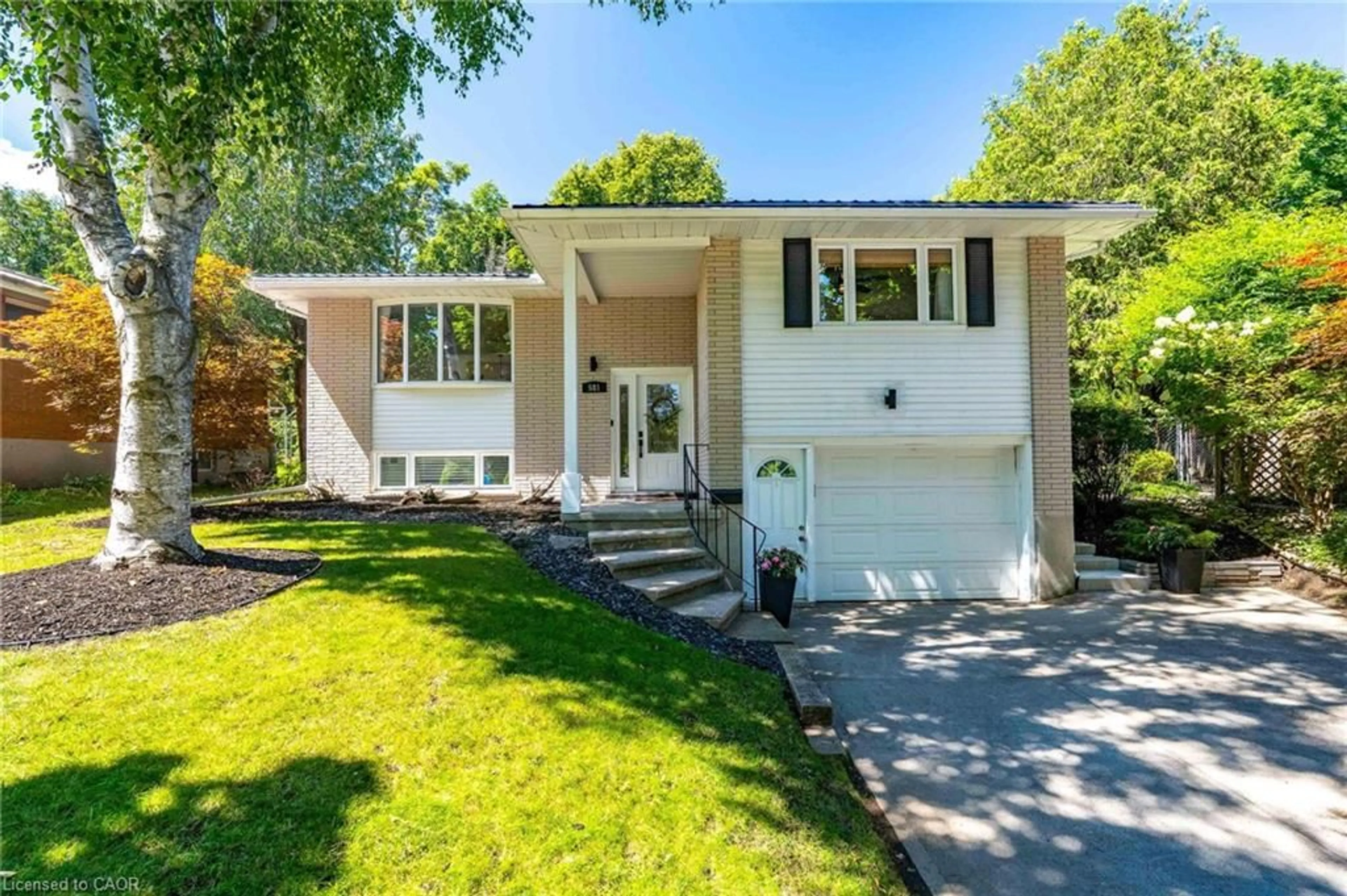 Home with vinyl exterior material, street for 581 Glendene Cres, Waterloo Ontario N2L 4P3