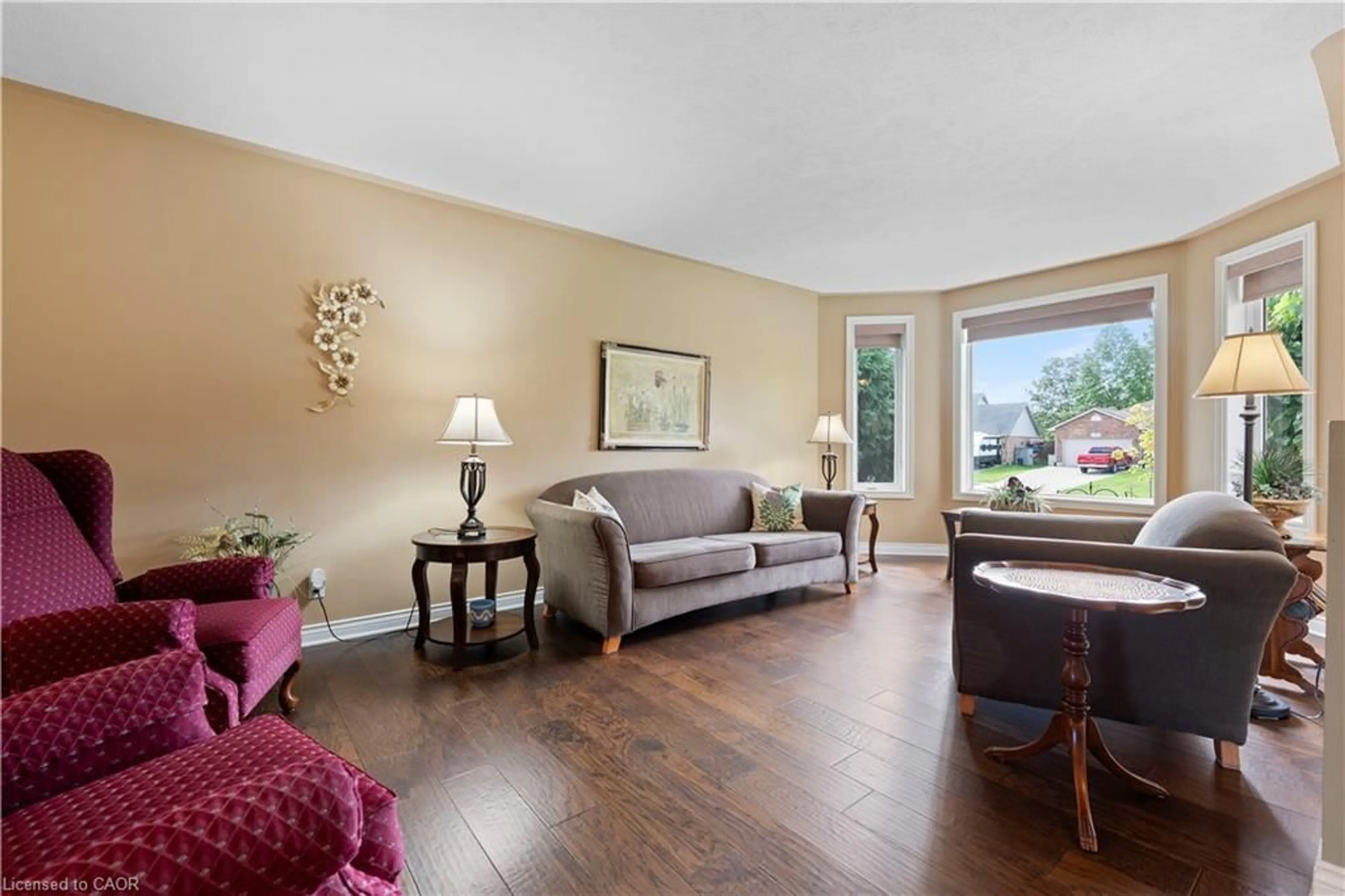 Living room with furniture, unknown for 10 Sunset Lane, Cayuga Ontario N0A 1E0